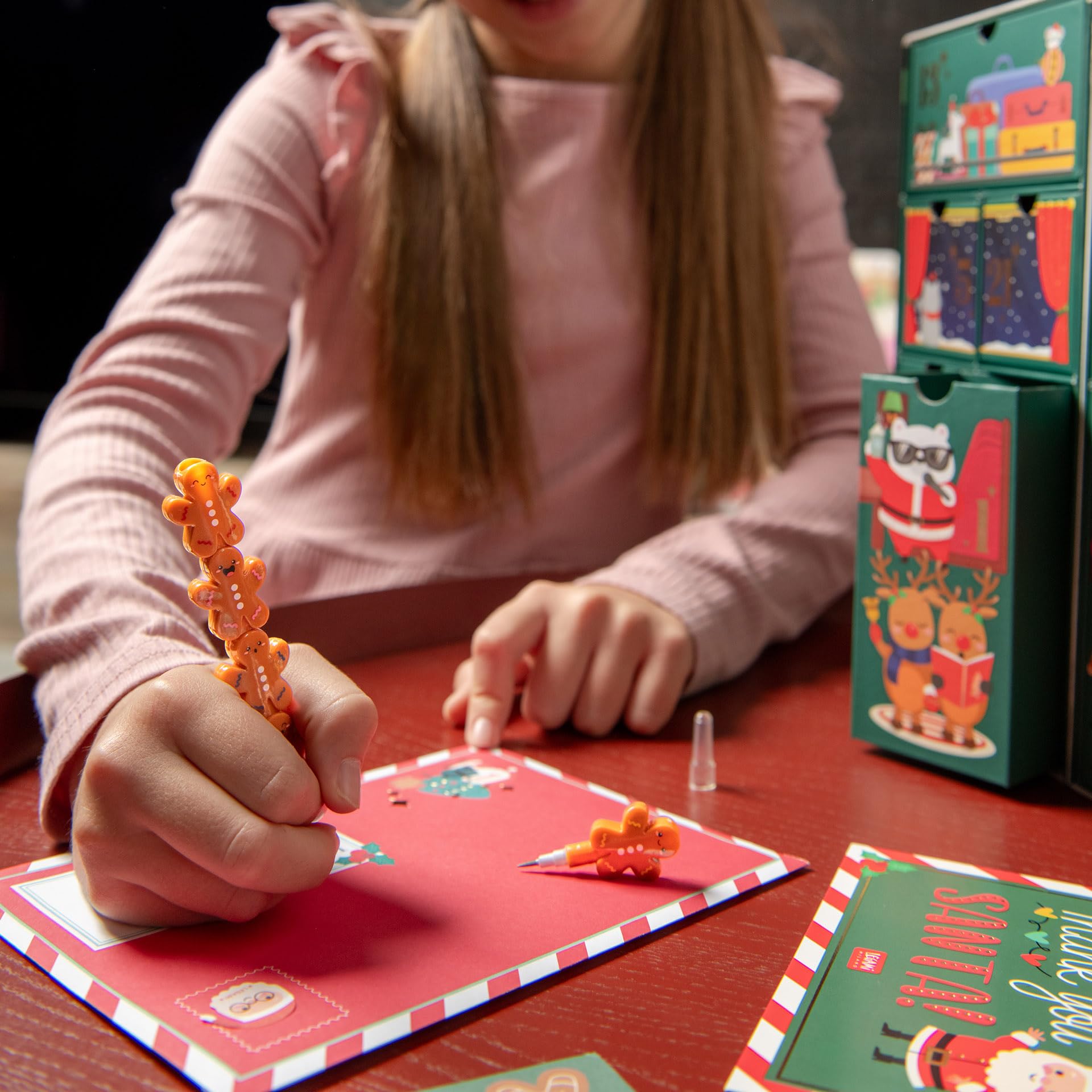 Legami - Adventskalender 2025, 24 Überraschungen, darunter 1 löschbarer Stift in limitierter Auflage, wiederverwendbar, langlebig, Details aus Folie und Glitzer, 33 x 39 x 6,7 cm