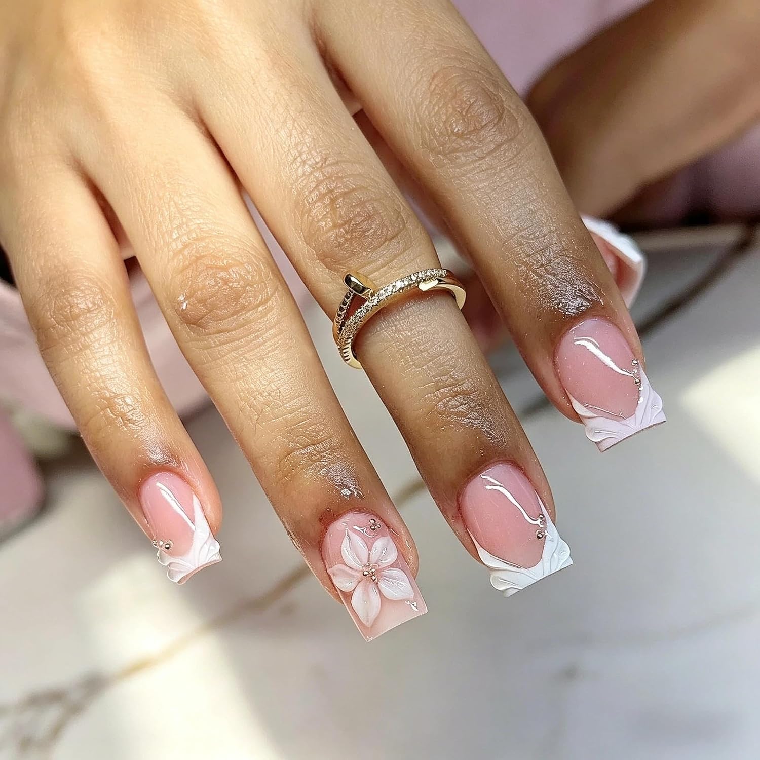 Square Press on Nails French Tip Fake Nails Short False Nails White Flower Glue on Nails Nature Acrylic Nails Cute Artificial Stick on Nails for Women