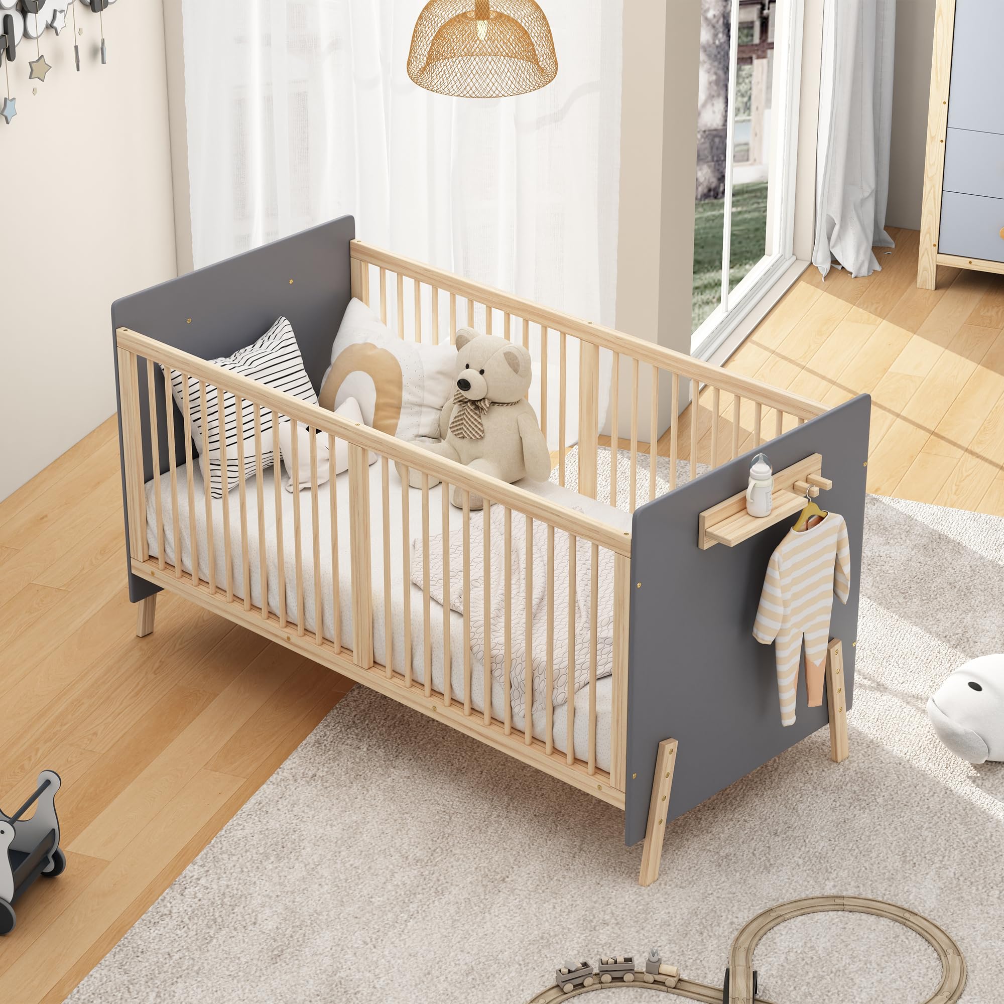 SUKY Verstellbares Massivholz Babybett, mit DREI-stufiger Höhenverstellung, umweltfreundliche Lackierung, als Anschlussbett/Sofabett nutzbar, ohne Matratze, Blaugrau + Naturholzfarbe, 140 * 70 * 86cm