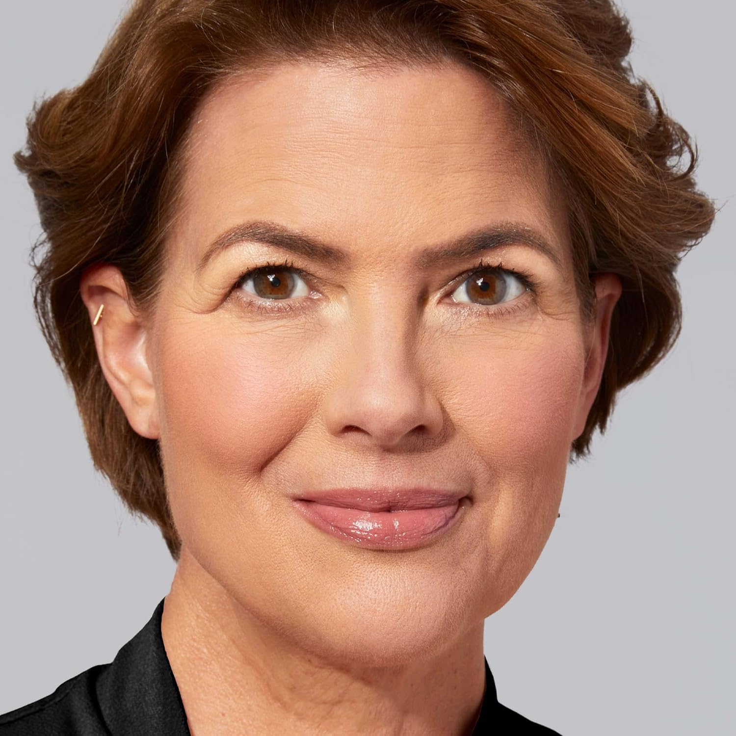 The Classic Matte Look (3 PC) LAURA GELLER NEW YORK Double Take Baked Versatile Powder Foundation Medium, Retractable Kabuki Brush, Baked Blush-n-Brighten Pink Buttercream : Beauty & Personal Care