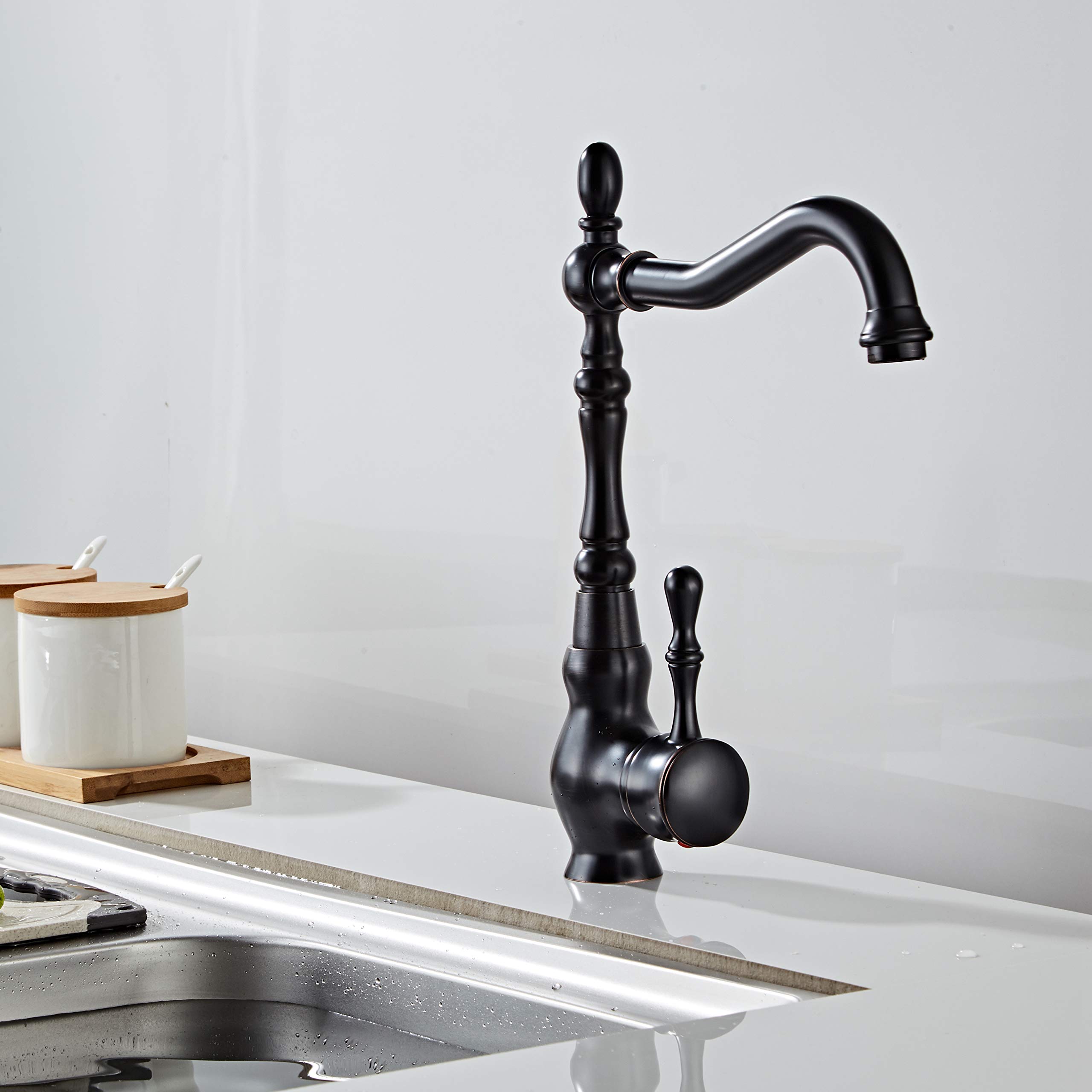 Robinet de cuisine noir pivotant pour nettoyer facilement les grands plats