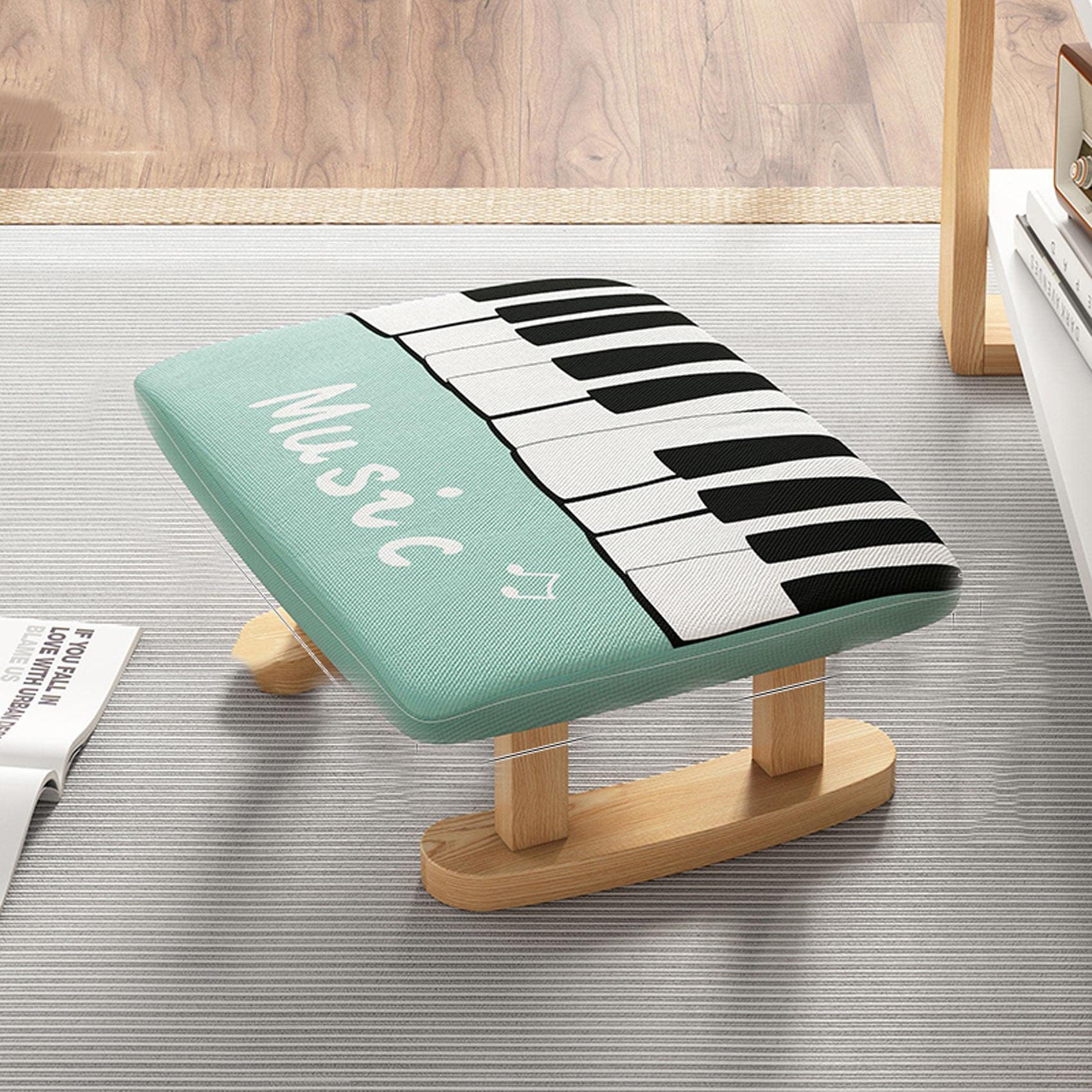Tabouret ottoman en lin au salon pour une assise près du piano