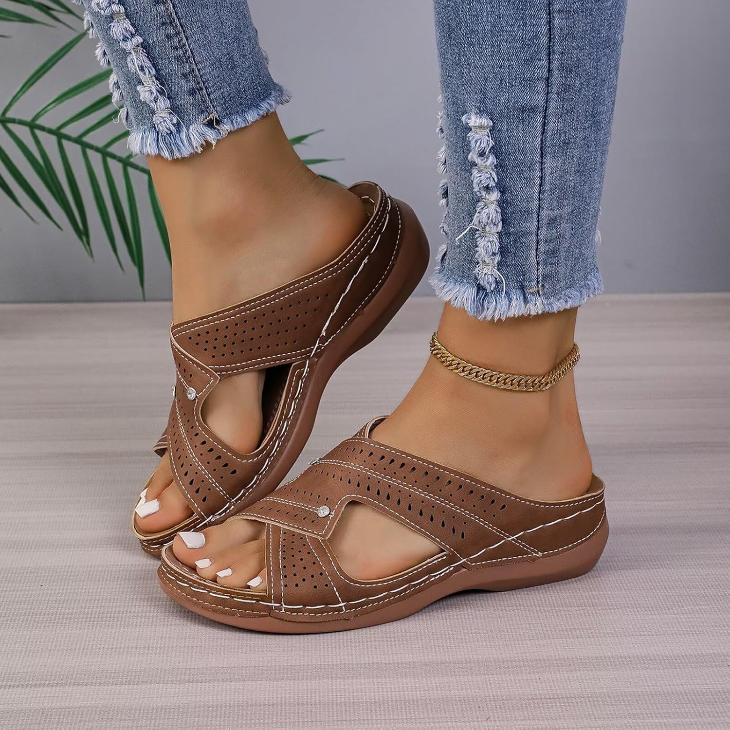 Women Slipper Perfect for Summer Beach, Vacation & Casual Wear Gift Stylish Outer Wear Women Beach Sandals Slippers