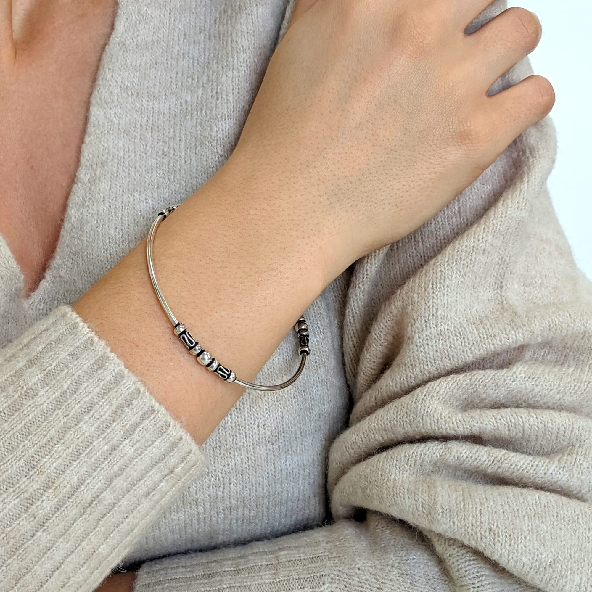 Silverly Bracciale Rigido Impilabile in Argento Sterling 925 con Perline Ispirate a Bali per Donna | Bracciale Rigido Sottile e Rotondo con Perline a Volute Intricate