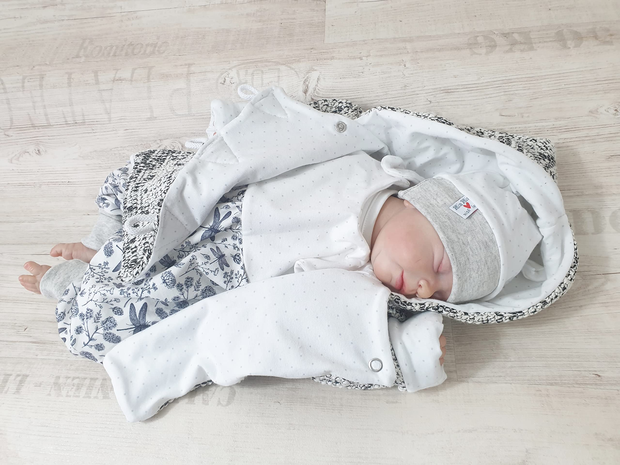 Atelier MiaMia - Jacke Boucle Grobstrickjacke Baby Kind Größe 56 Designer Strickjacke Limitiert !! grau weiß