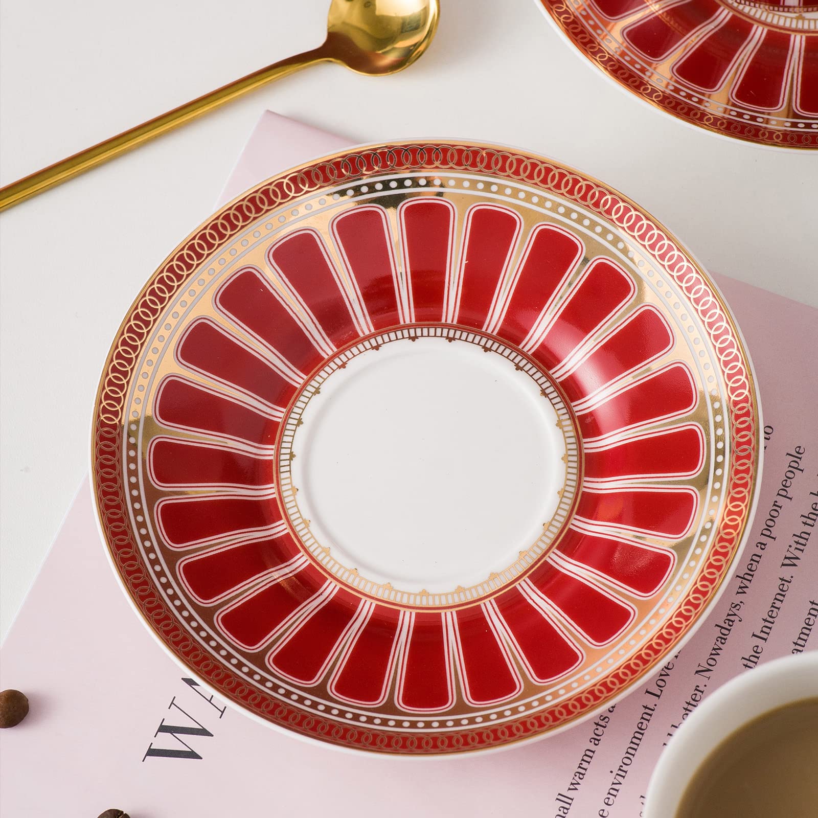 Zestawy filiżanek do kawy z ceramiki w stylu europejskim, 200 ml Kościany porcelany z eleganckim szkliwieniem w kolorach czerwono-złotych, zestaw do herbaty na popołudniowe spotkania, zestaw do