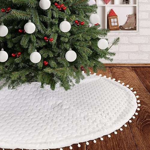 Vista 39 de Faldones blancos de felpa para árbol de Navidad, 36 pulgadas, tapete de lujo de piel sintética para base de árbol de Navidad con patrón de corazón