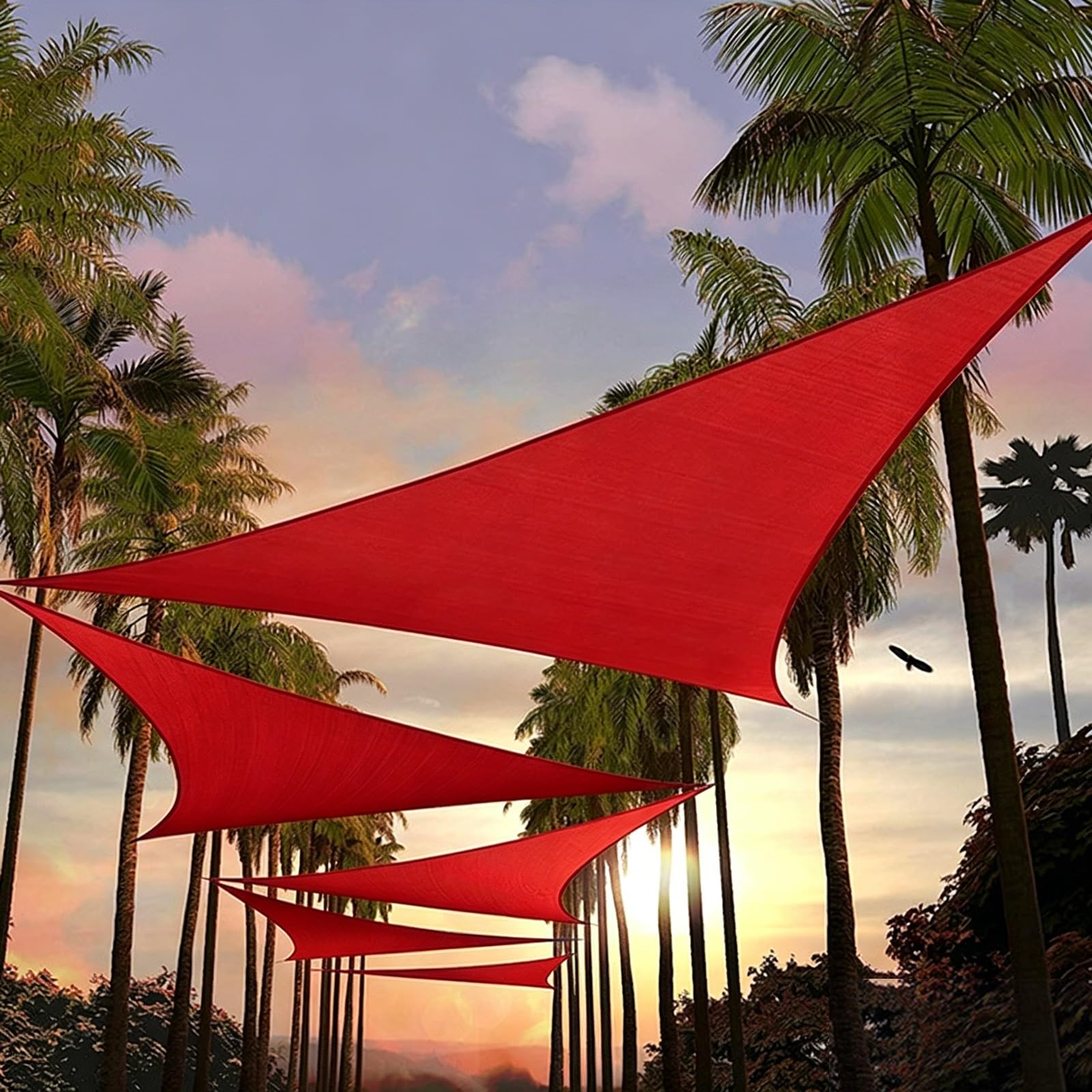 Voile d'ombrage triangle rouge contre la chaleur du balcon
