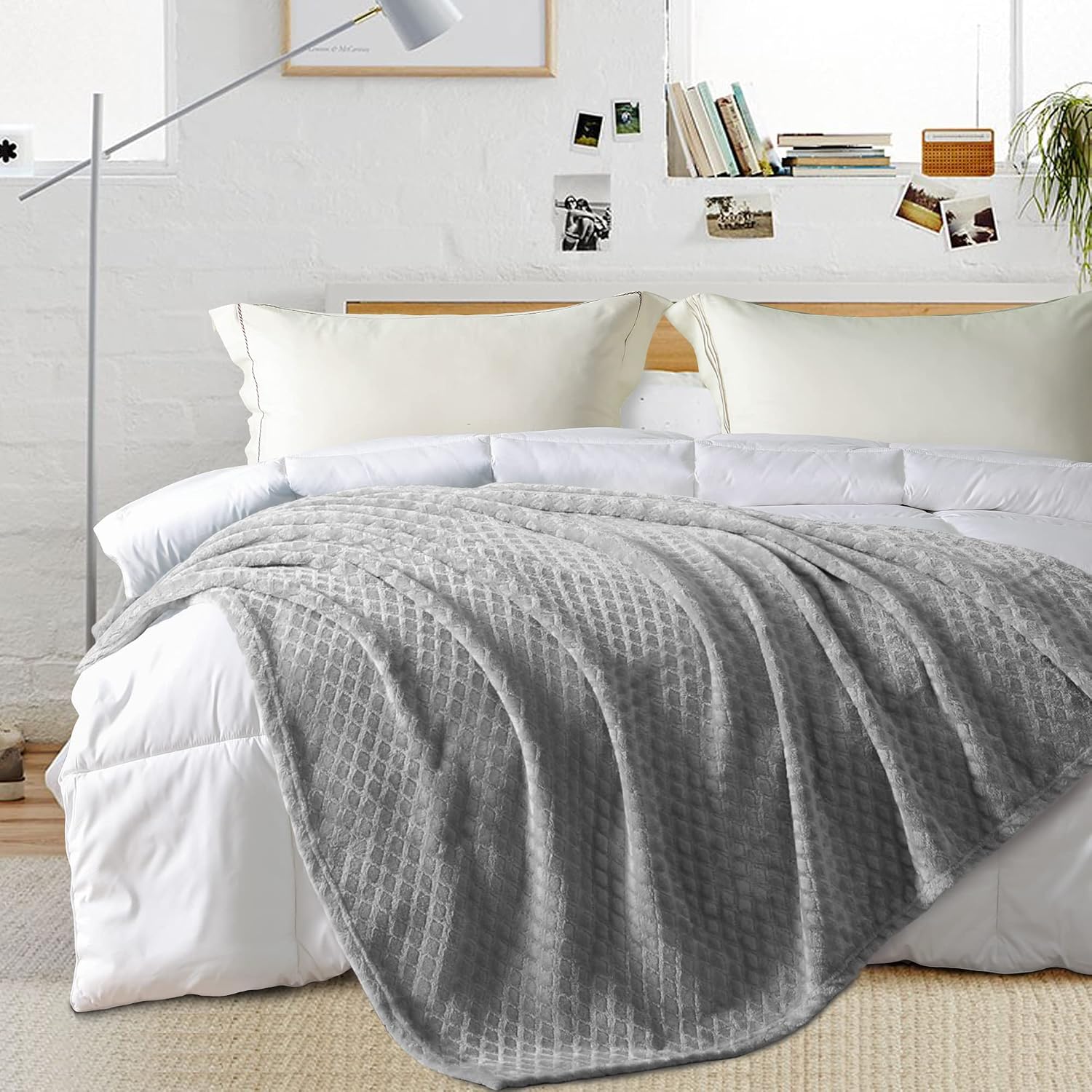 Exclusivo Mezcla Diamond Ultra Soft Fleece Blanket, Twin Size Flannel Blankets for Bed (Light Grey, 86 x 66 Inches) - Cozy, Warm and Lightweight