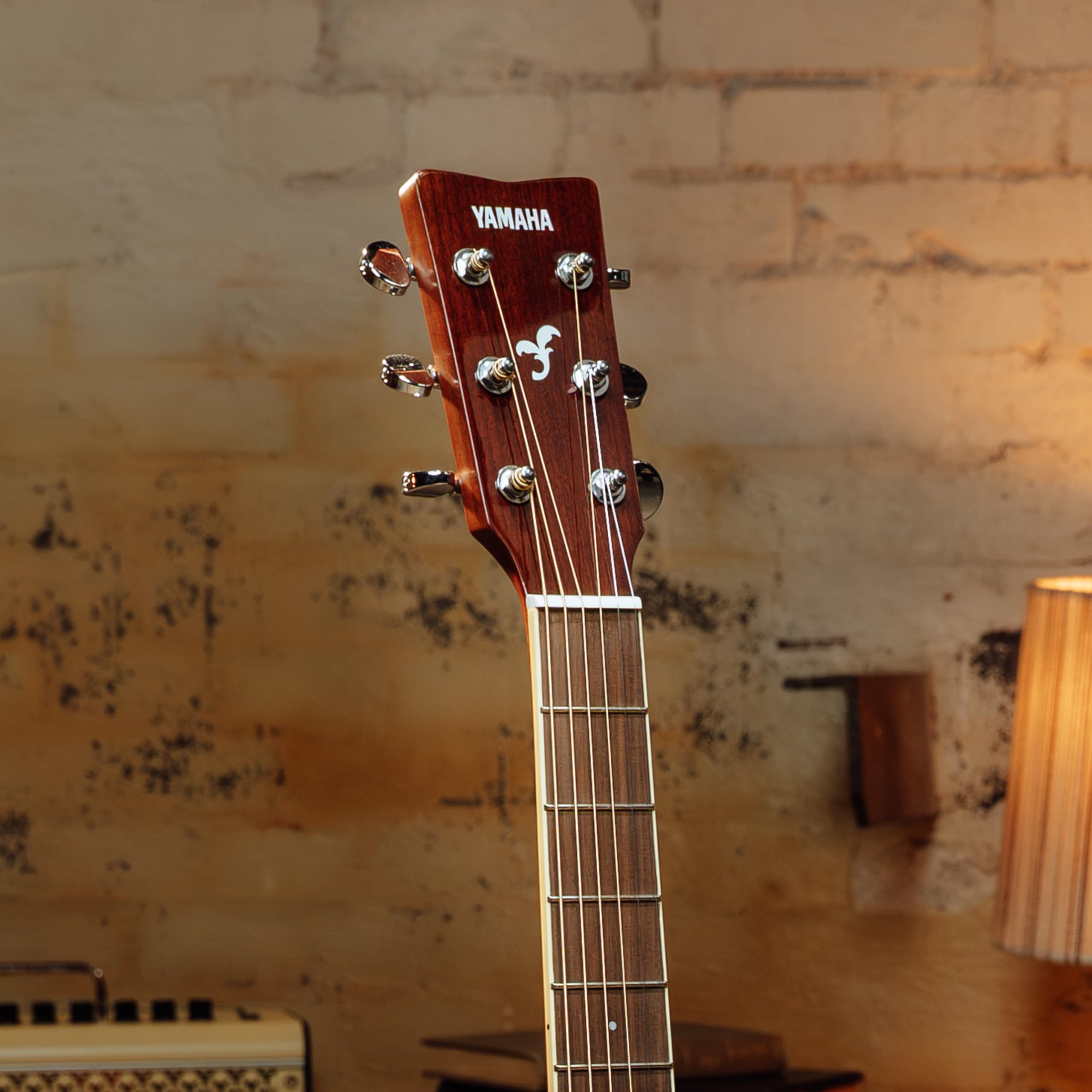 YAMAHA FG820 Akustikgitarre Dreadnought Massive Fichtendecke Mahagoni Boden Zargen Palisandergriffbrett Stahlsaiten Brown Sunburst