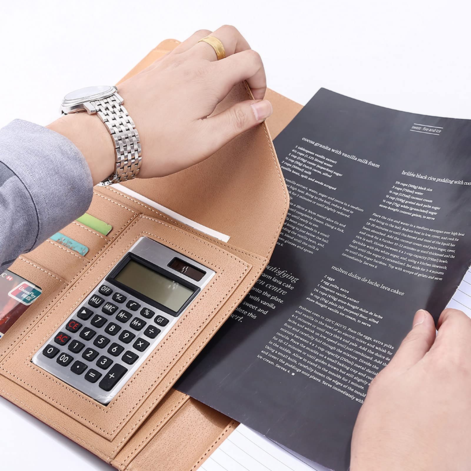 Portfolio biznesowe A4 Padfolio Konferencja Segregator dokumentów Wielofunkcyjny teczka na dokumenty z kalkulatorem Skórzany organizer dla mężczyzn kobiet Notatnik do wielokrotnego napełniania 25 arkuszy 4 szt. (kolor: różowy 2)