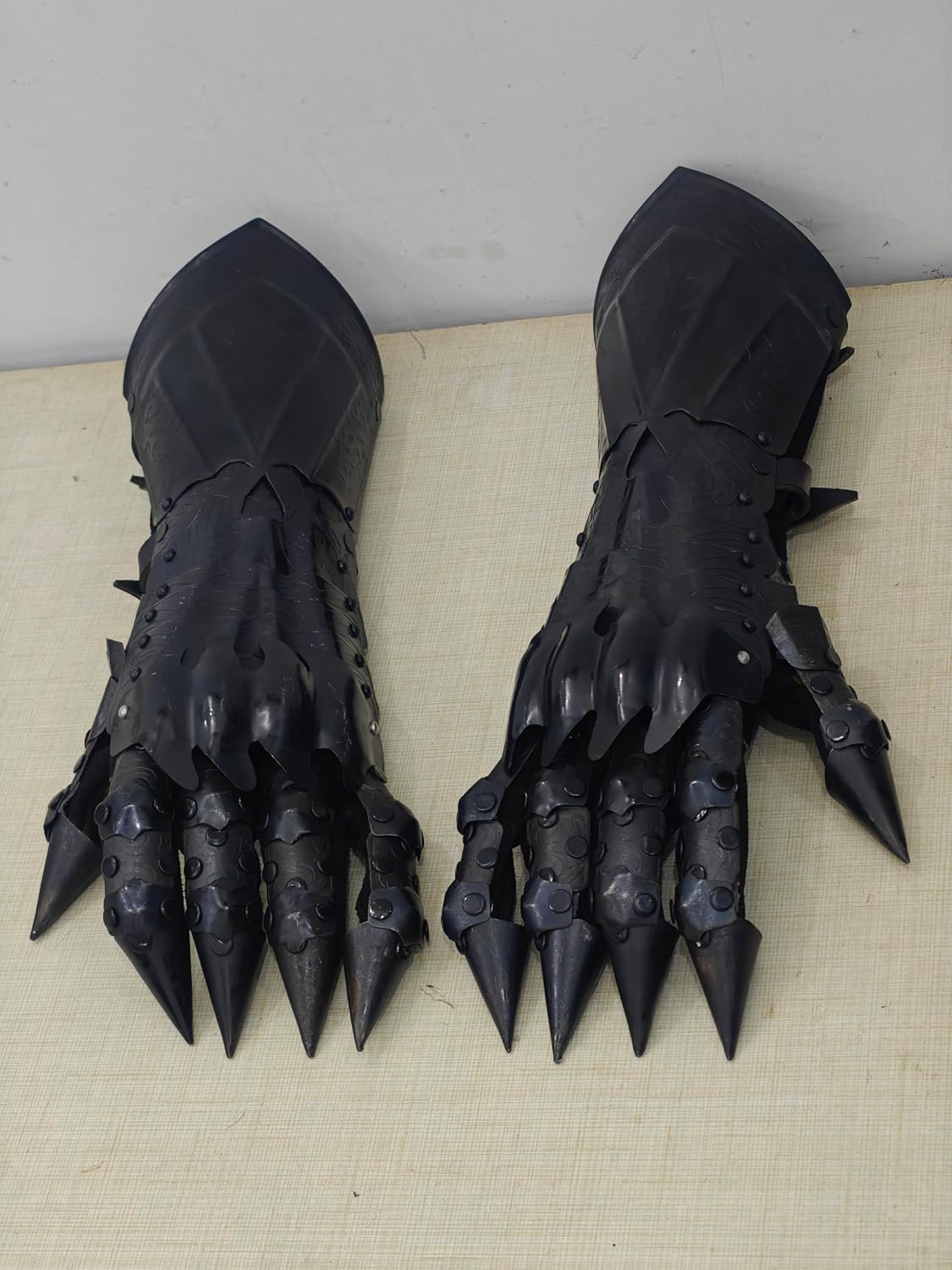 Medieval Gauntlets Fantasy Gothic Style Armor, Black Articulated Steel, Nazgul Knight Witch King Design, Wearable Fully Functional Halloween Cosplay Prop Costume SCA LARP Aceessories