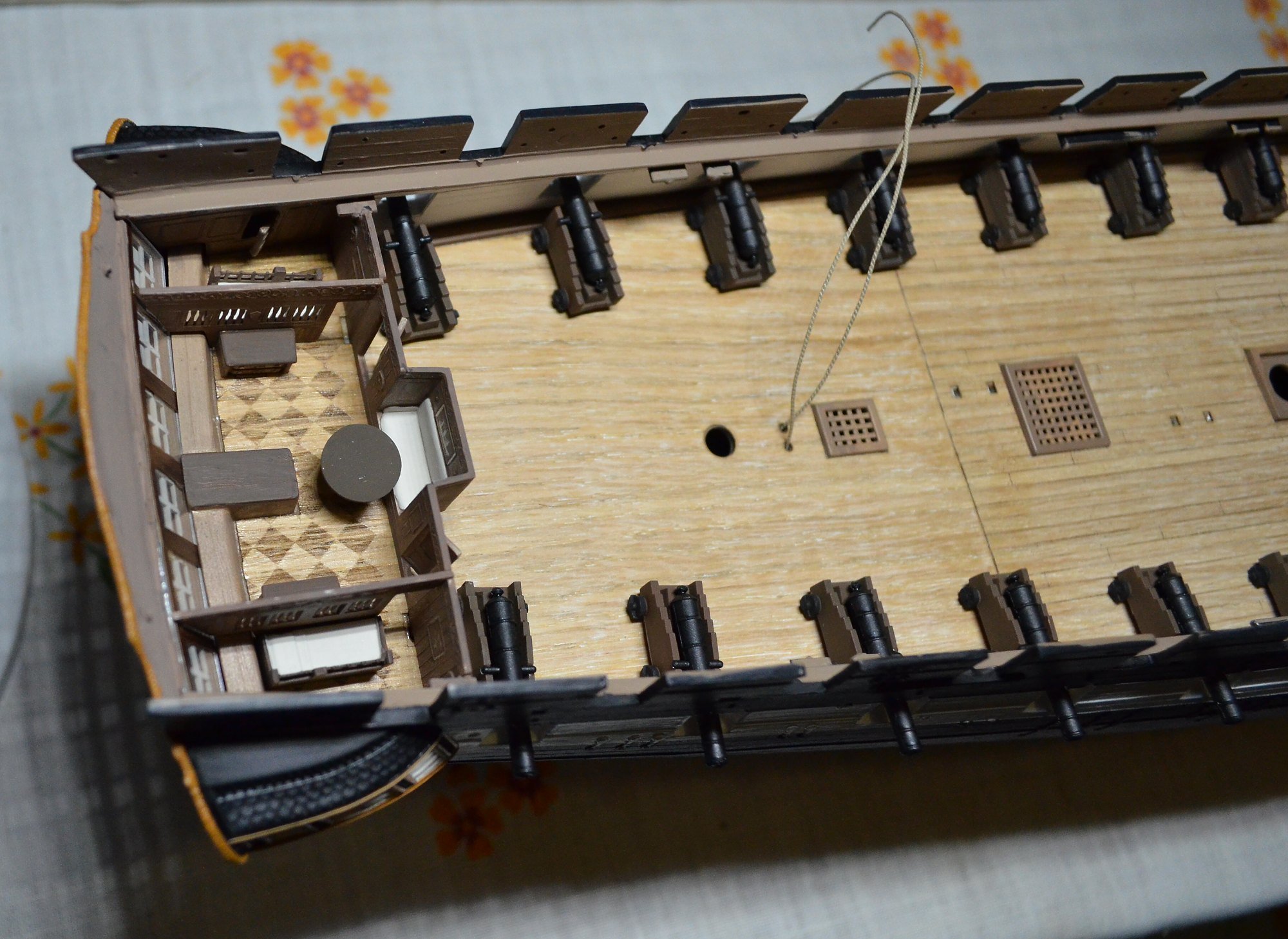 Revell USS Constitution - Realistisches Buchenholzdeck für Modell 1:96