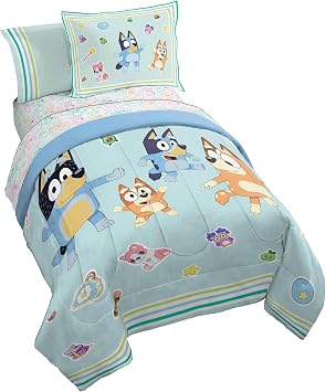 Jay Franco - Juego de edredon para ninos incluye sabanas y fundas de almohada - Juego de cama suave y acogedor para decoracion elegante de la habitacion, azul - Ropa de cama Bluey de 5 piezas tamano