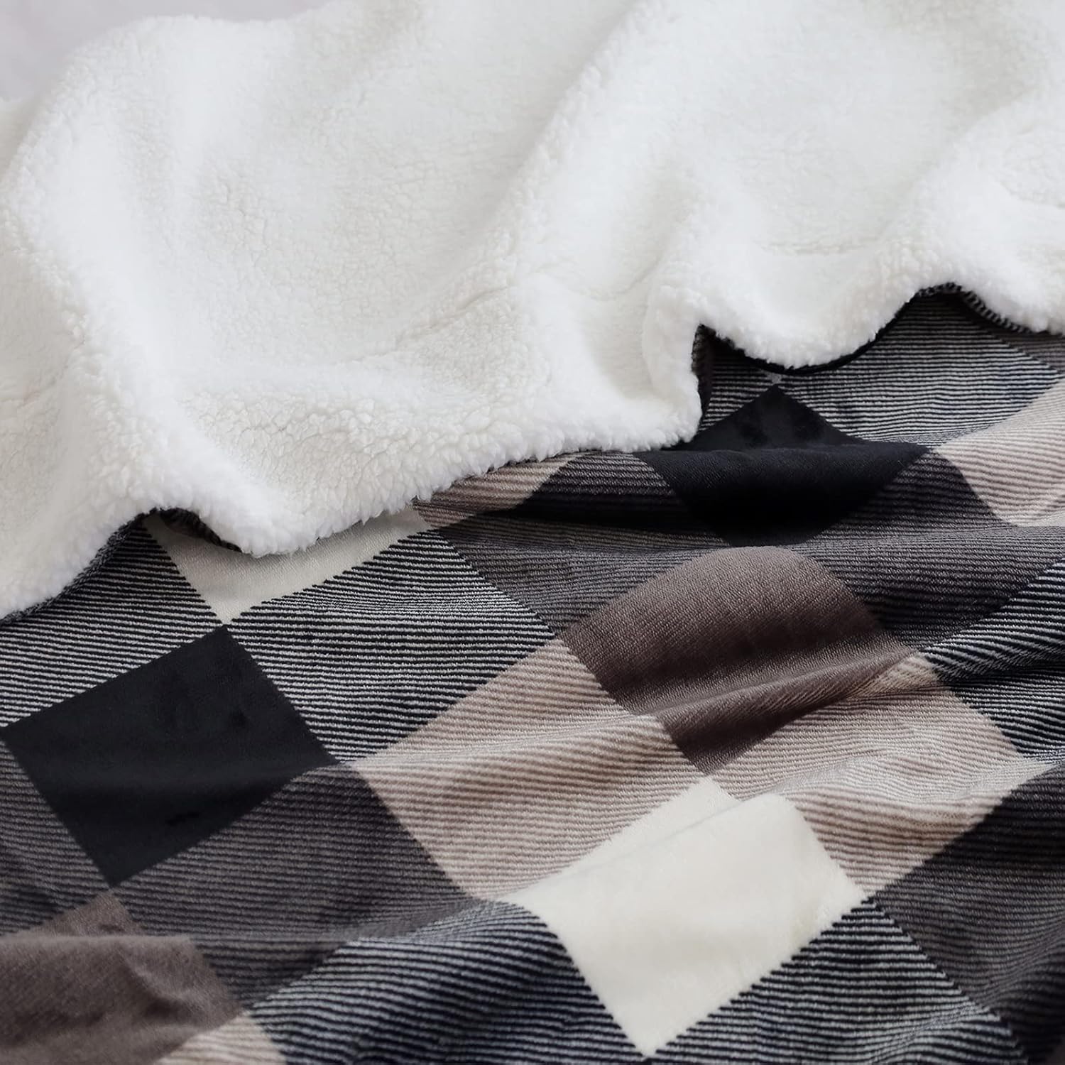 SOCHOW Buffalo Plaid Sherpa Fleece Throw Blanket, Double-Sided Checkered Super Soft Luxurious Bedding Blanket 50 x 60 inches, Black/White - Image 4
