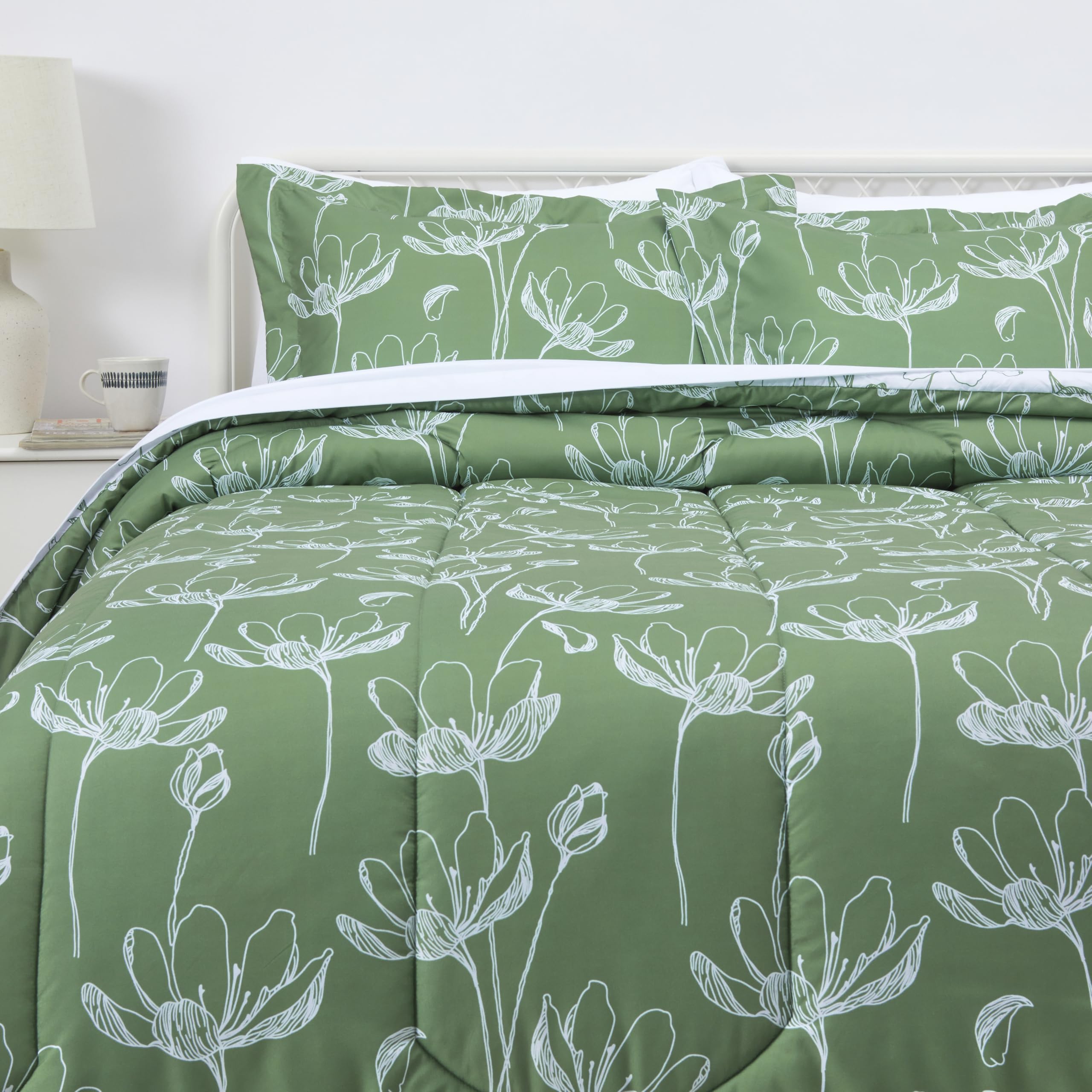 Amazon Basics Lightweight Microfiber Comforter Set