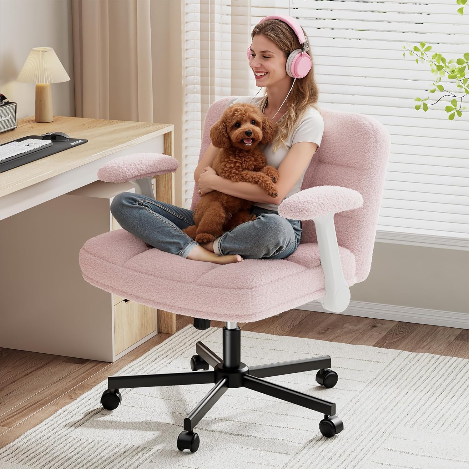 DurayLoly Criss Cross Chair with Wheels and Flip-up Arms, Adjustable Height, Teddy Plush Fabric,Pink, for Bedroom, Home Office, Apartment,Vanity
