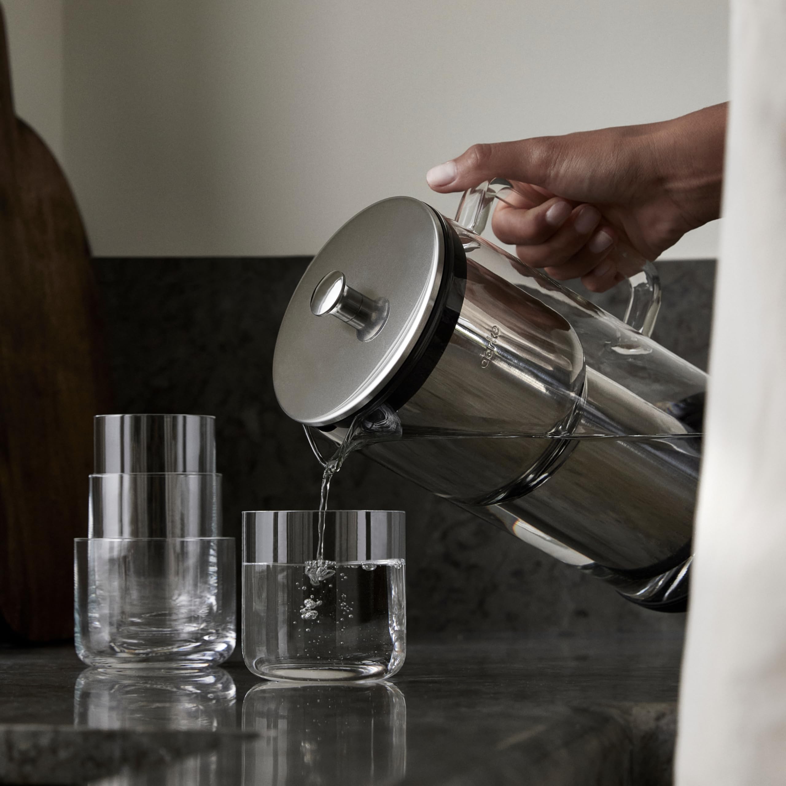 Aarke Purifier Wasserfilterkanne 1,2 L / 5 Tassen Glas & Edelstahl – inklusive Pure Filter-Nachfüllbeutel