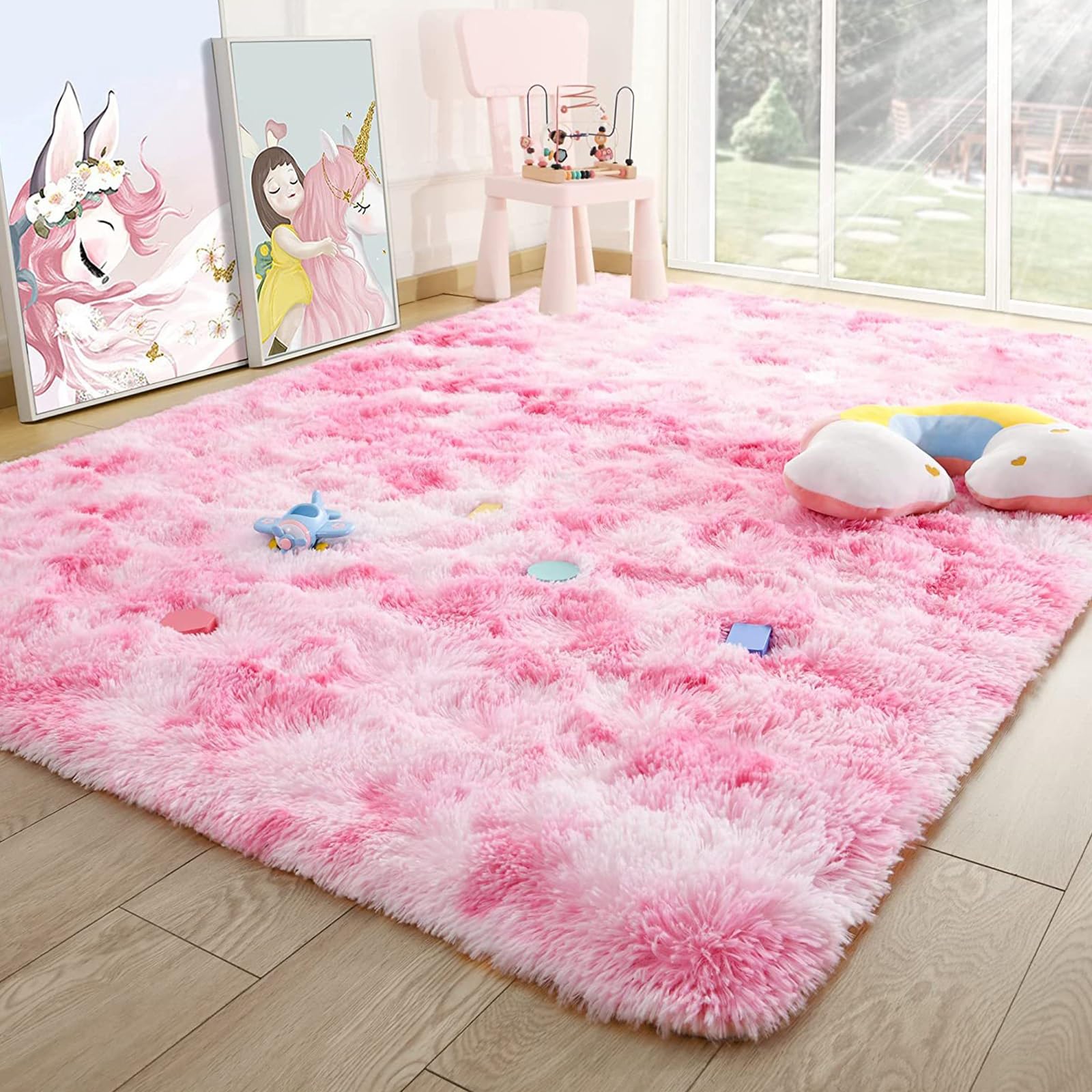Tapis rose moelleux antidérapant pour sécuriser le salon
