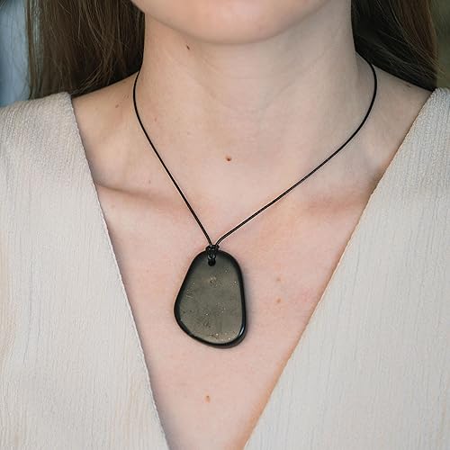 Miniatura 5 de Karelian Heritage Auténtico collar de piedra de shungita, amuleto redondo con colgante de shungita para protección y meditación curativa de cristal