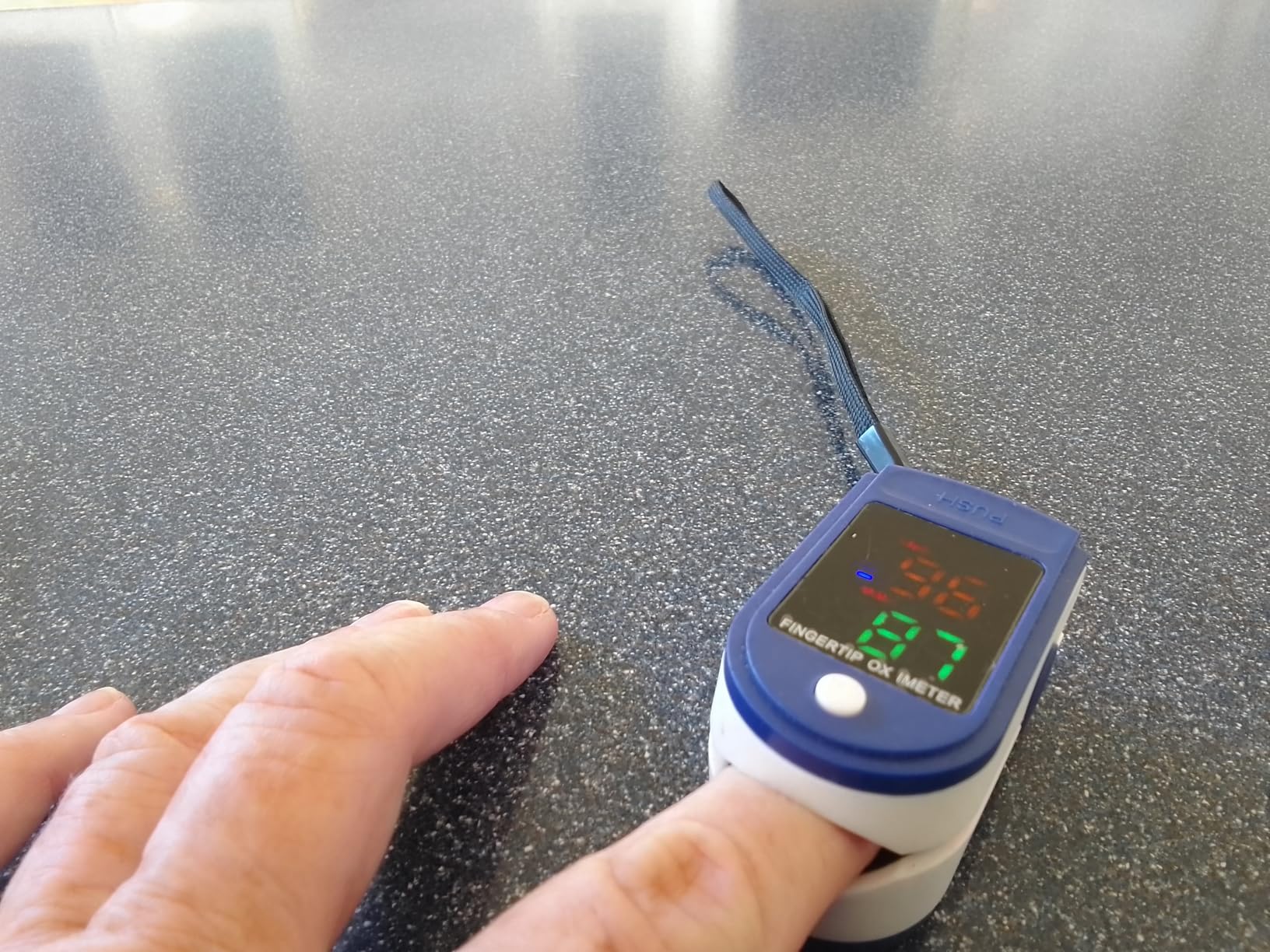 Fingertip Pulse Oximeter, Blood Oxygen Monitor & Heart Rate Monitor ...