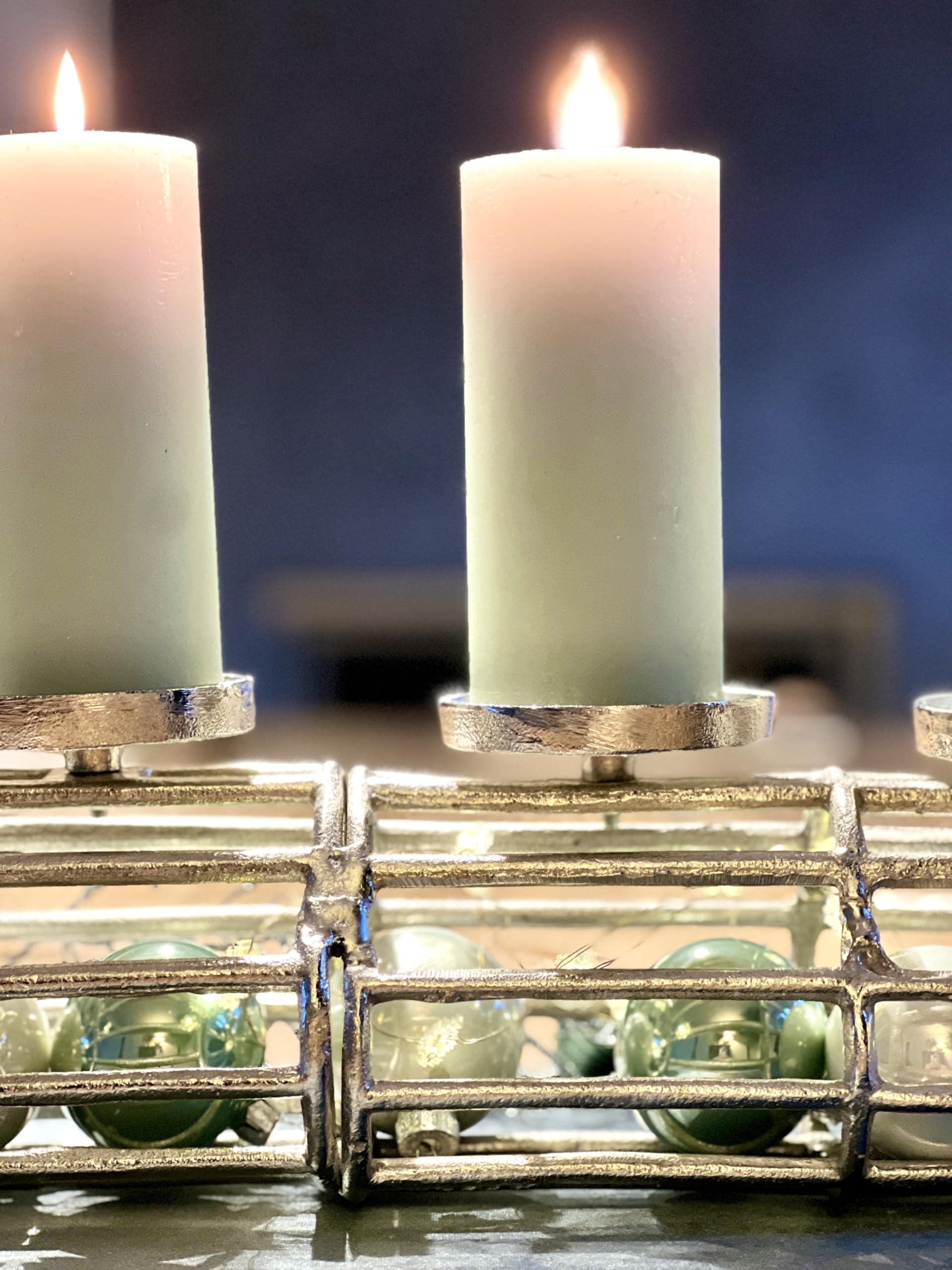 Brandsseller Adventskranz | Länge 51 cm Höhe 13 cm | Weihnachtskranz | Kerzenhalter | Deko Adventsgesteck | Aluminium | Silber