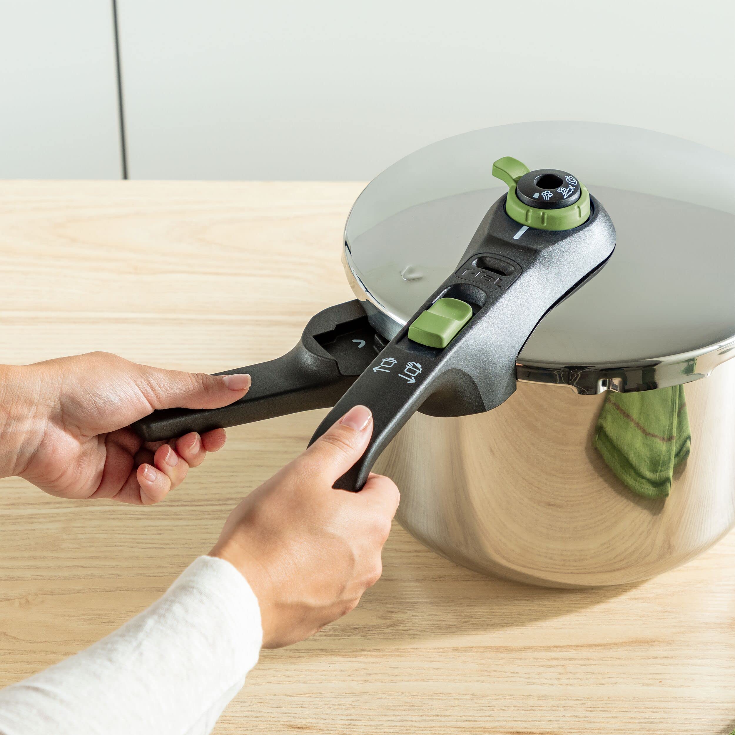 Tefal Olla a presión Secure Trendy 6L - Dos programas, verdura y carne, comidas más rápidas, resultados tiernos, tapa de cocción a presión, compatible con inducción