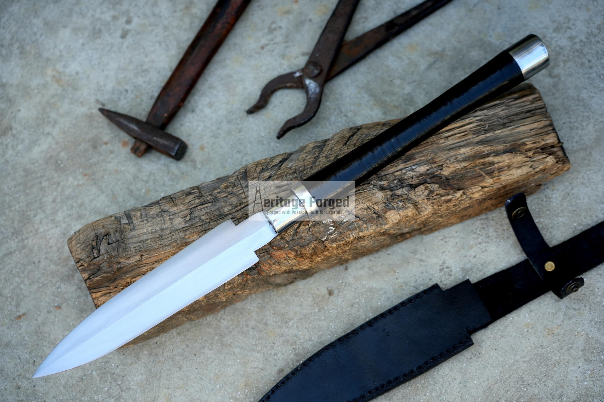 THE NEPAL Handgeschmiedeter Jagdspeer, 22,9 cm lange Klinge, langlebiger 5160-Blattfederstahl, Vollzapfenledergriff, inklusive Lederscheide