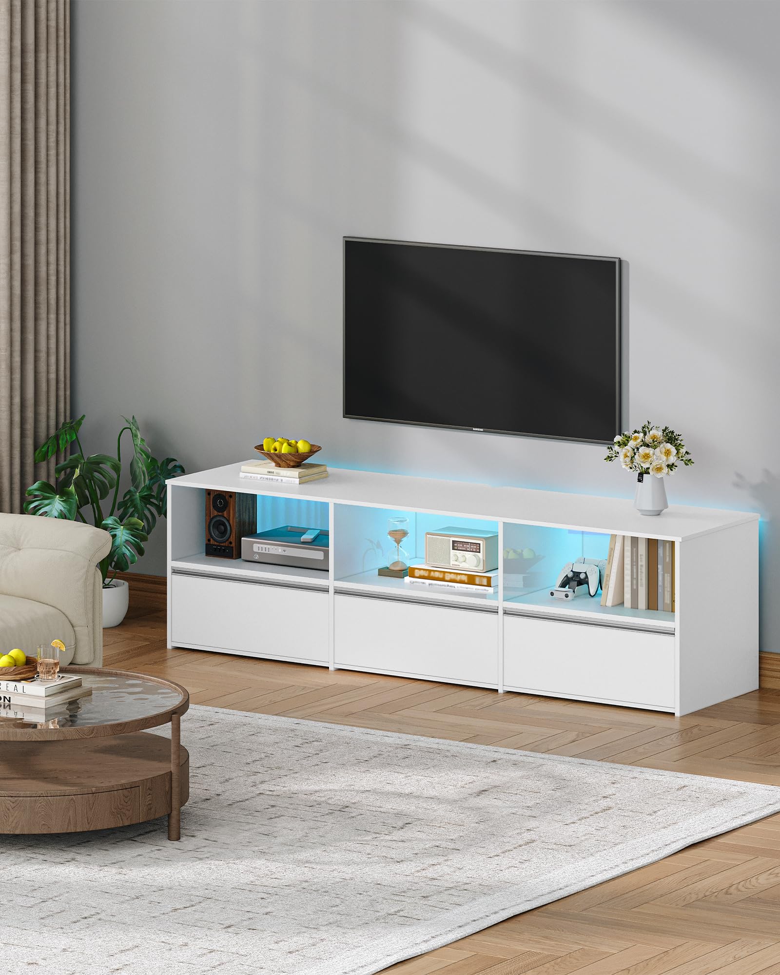 Hzuaneri Mobile TV con Illuminazione RGB LED, Tavolino Porta TV fino a 65 Pollici, Lungo 143,5 cm, 3 Cassetti 3 Scomparti Aperti, 40 x 143,5 x 50 cm, per Soggiorno, Camera da Letto, Bianco-Argento