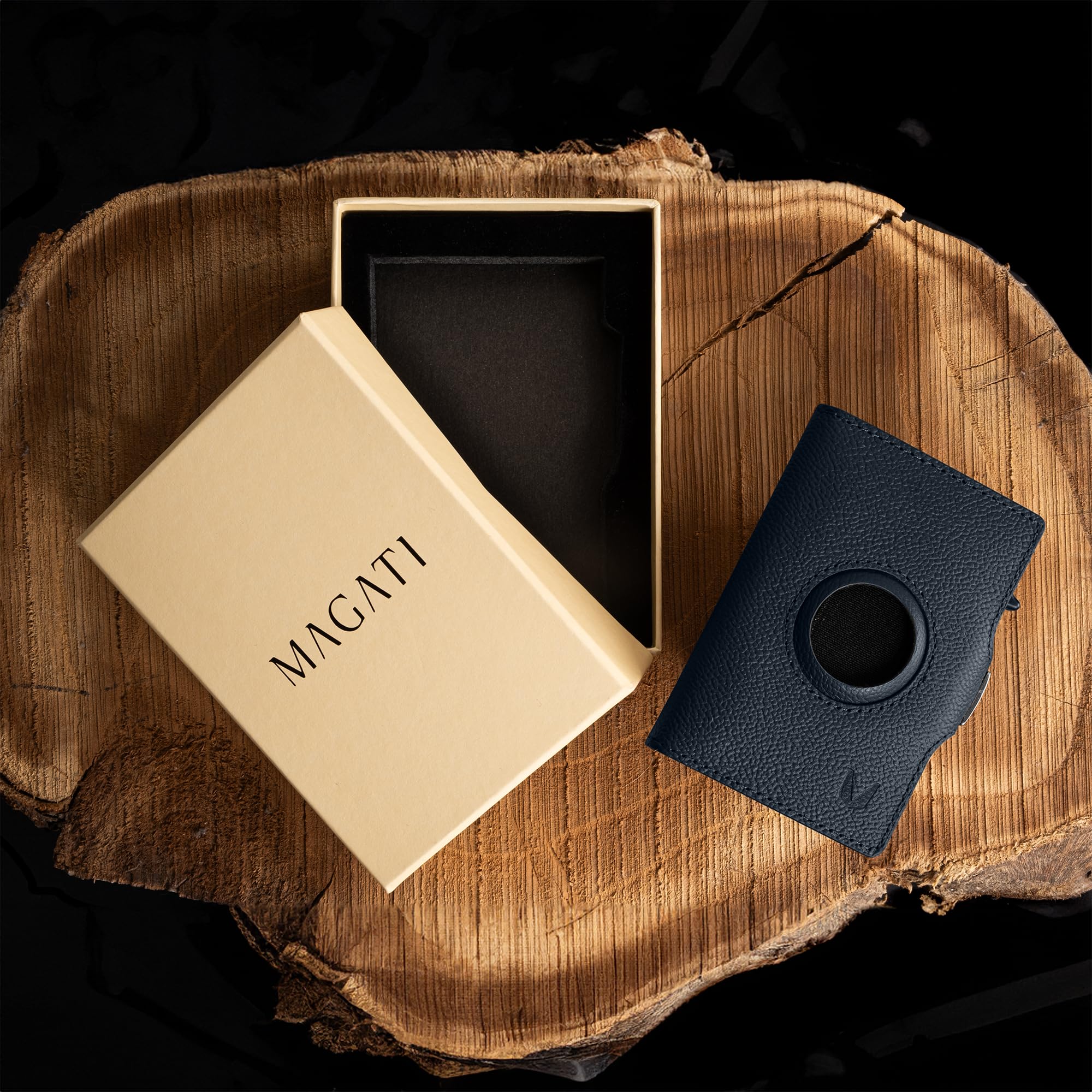 MAGATI Slim Wallet Zani mit AirTag Hülle aus Leder, inkl. Fundservice, Kartenetui mit Münzfach & RFID Blocker, Geldbörse für AirTag, Portmonee mit Kartenhalter & Geldscheinfach, Blau