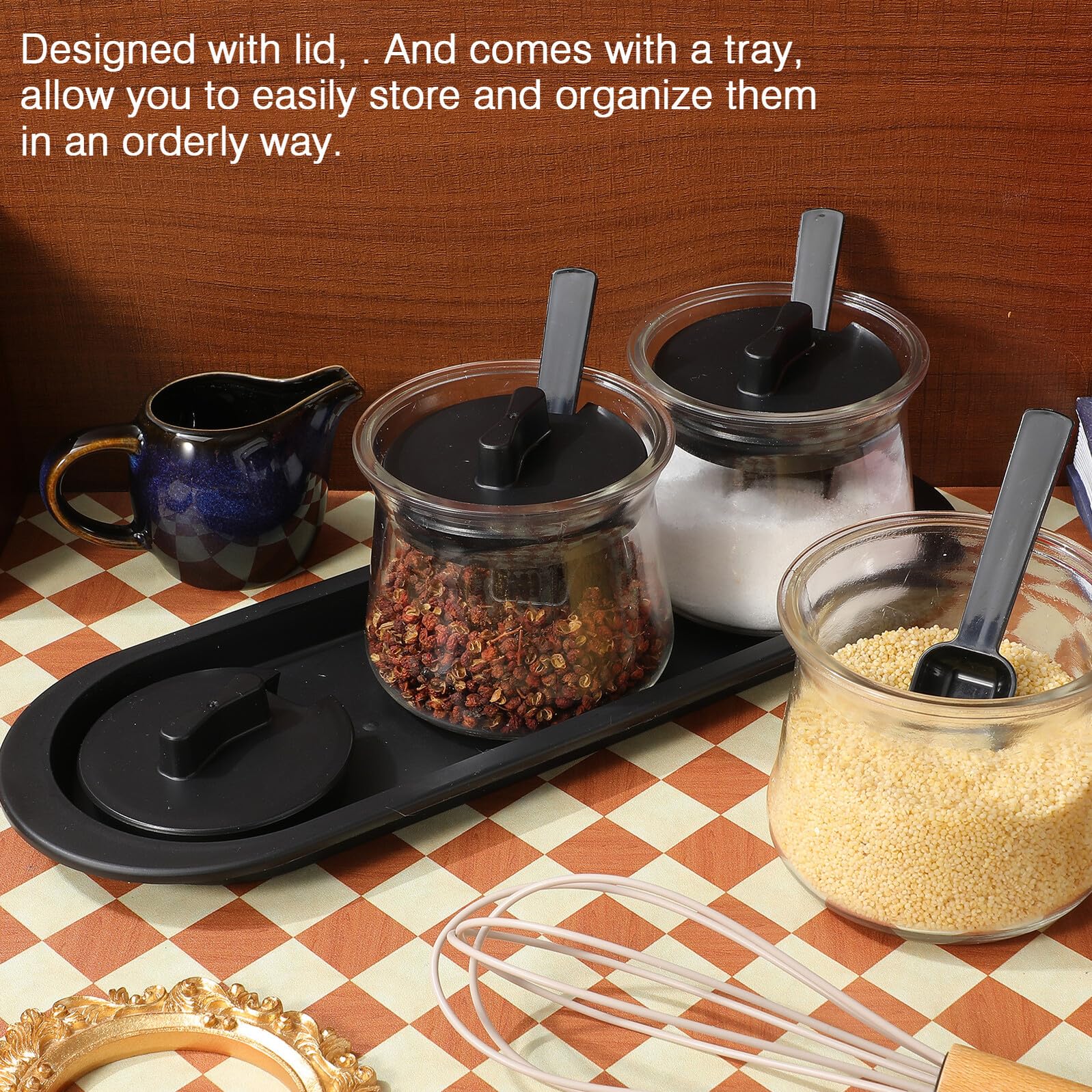 Happyyami Set 3 Barattoli per Condimenti in Vetro Soda con Coperchio, Cucchiai e Vassoio, Contenitori Trasparenti per Spezie da Cucina, Organizzazione Ordine e Uso Quotidiano