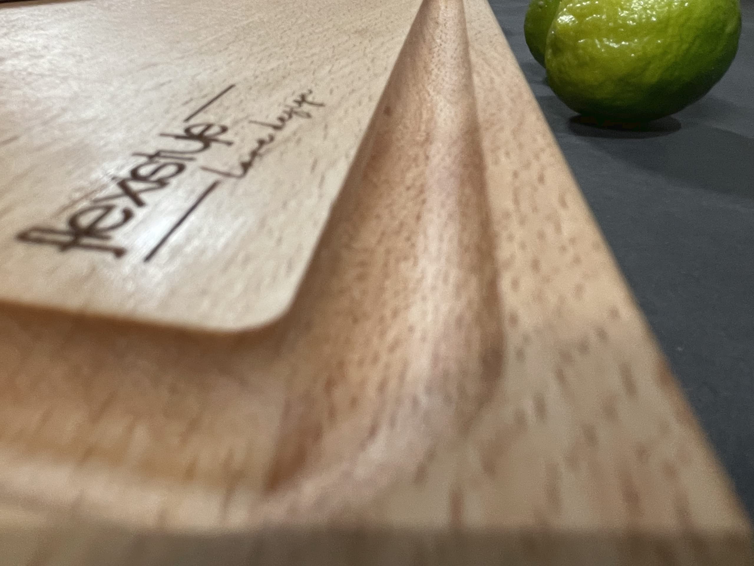 Schneidebrett aus Holz für die Küche groß 40x30 Dicke 38mm mit saftrille Buche Graveur design (Graveur 1)