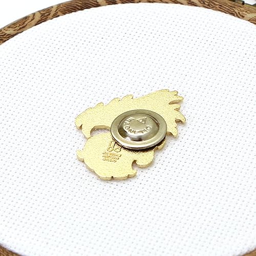 Miniatura 5 de Awesome Pattern Studio Needle Minder Set  Mandala Dragon Magnetic Needle Minder + 2 enhebradores de agujas + tijeras de bordado. Pin de esmalte para