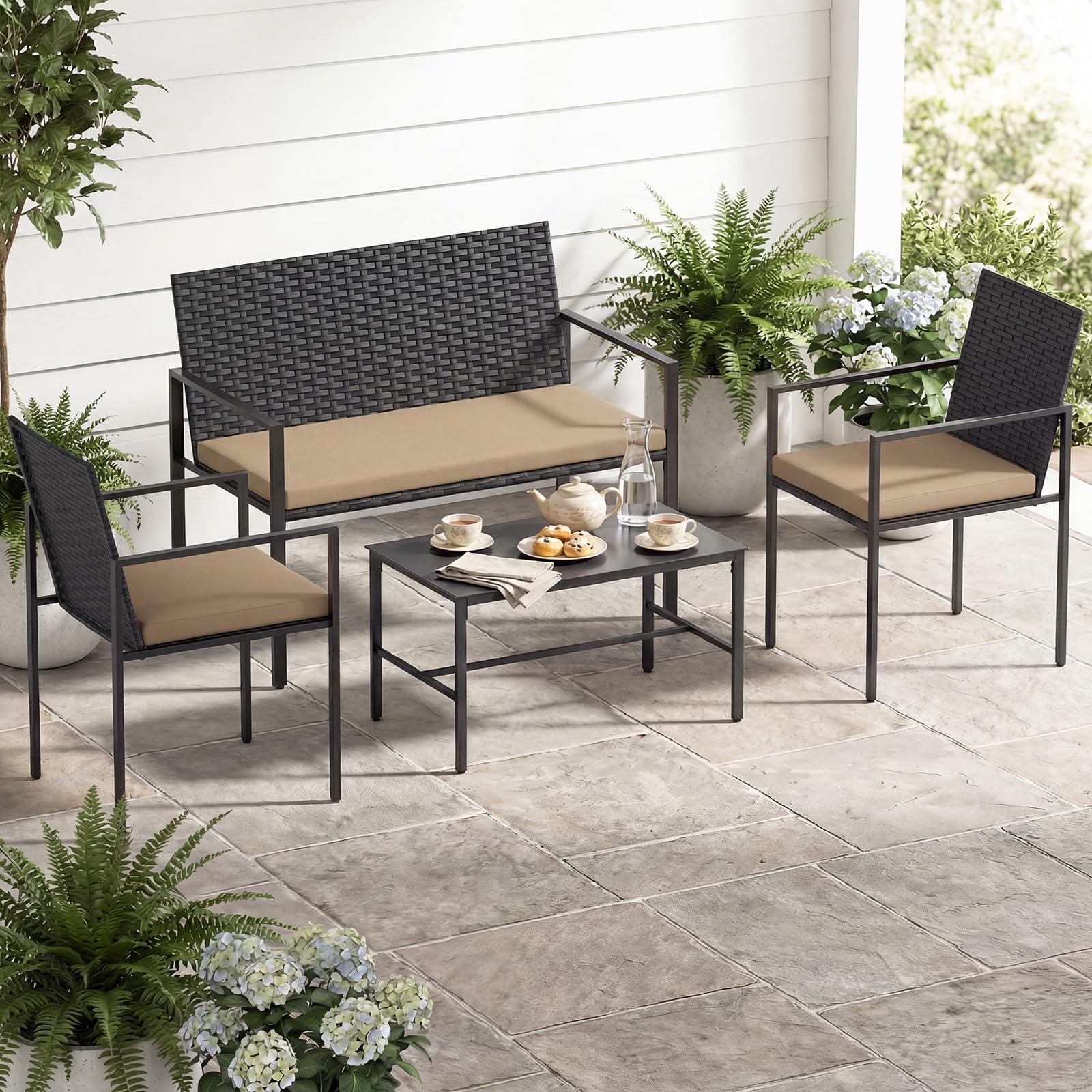 COSTWAY Set di Salotto da Giardino a 4 Pezzi, Poltrone e Divano per Esterno in Rattan con Tavolino da Caffè in Vetro Temperato e Cuscini Morbidi, Set di Conversazione per Cortile e Balcone (Giallo)