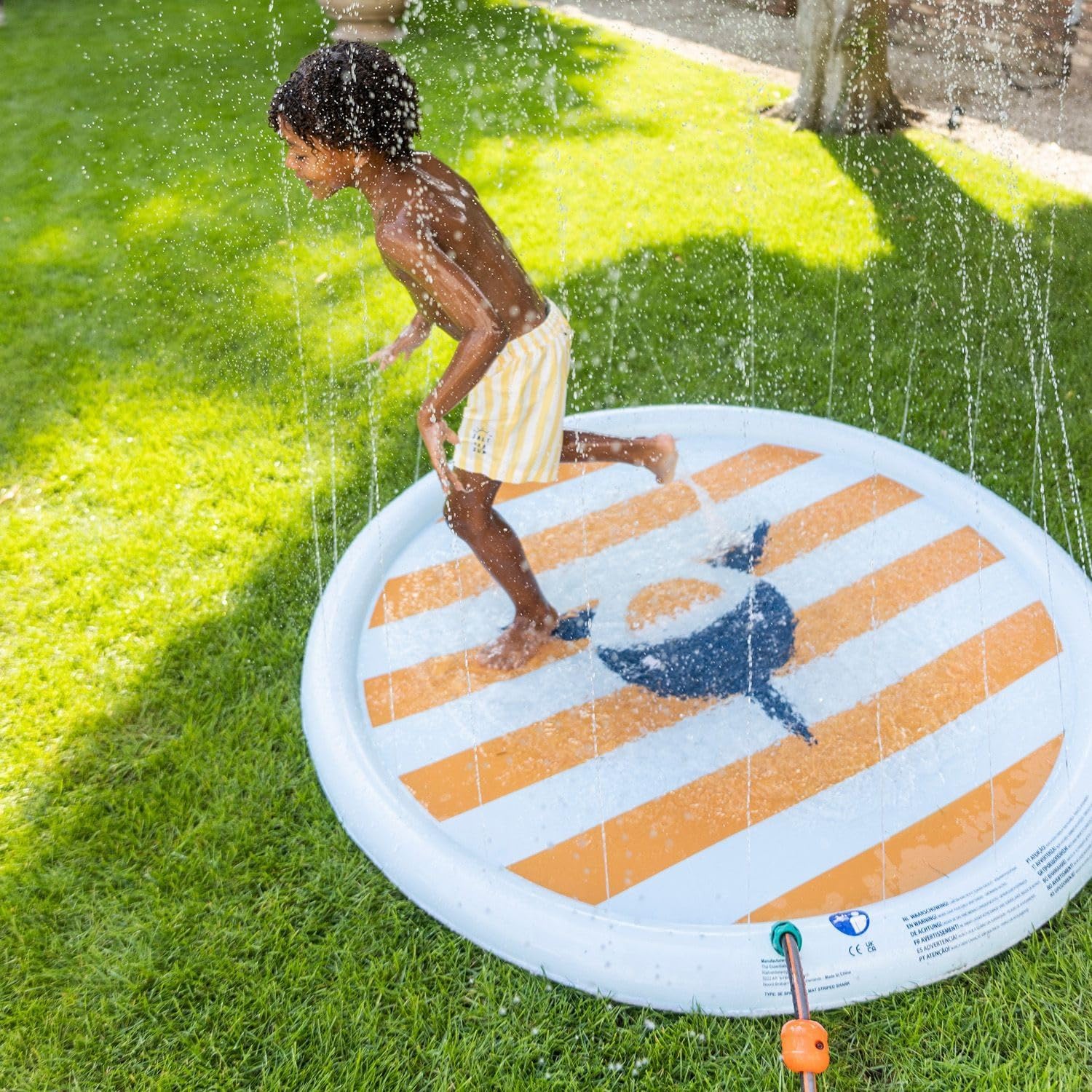 Swim Essentials Water sprinkler Mat Sharks - Orange/Blue Striped - Ø 150 cm, Large, 2022SE363