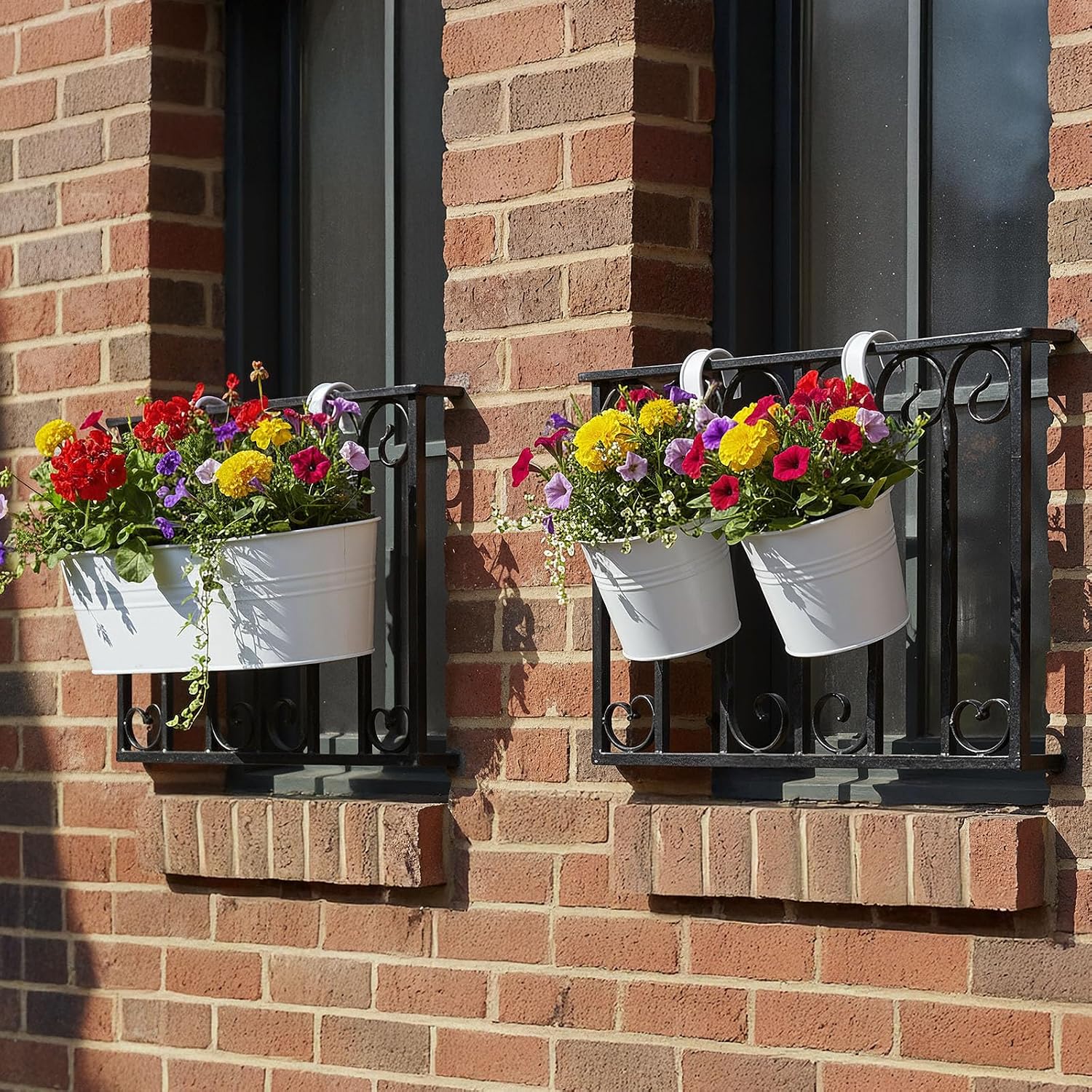 16 Pcs Hanging Flower Pots Planters for Outdoor Metal Iron Wall Flower Planter Baskets for Railing Fence Balcony Garden Yard Home Indoor Decoration with Detachable Hooks(White)