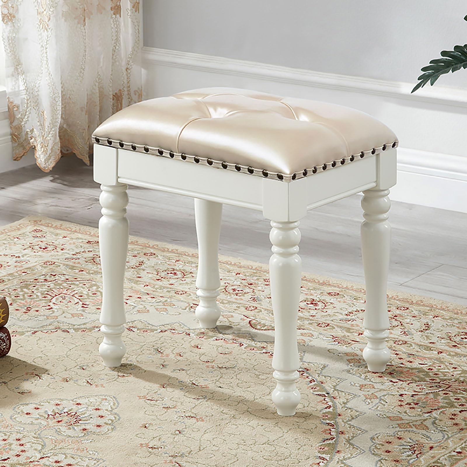Silla de maquillaje de estilo vintage que transforma tu dormitorio en un tocador elegante