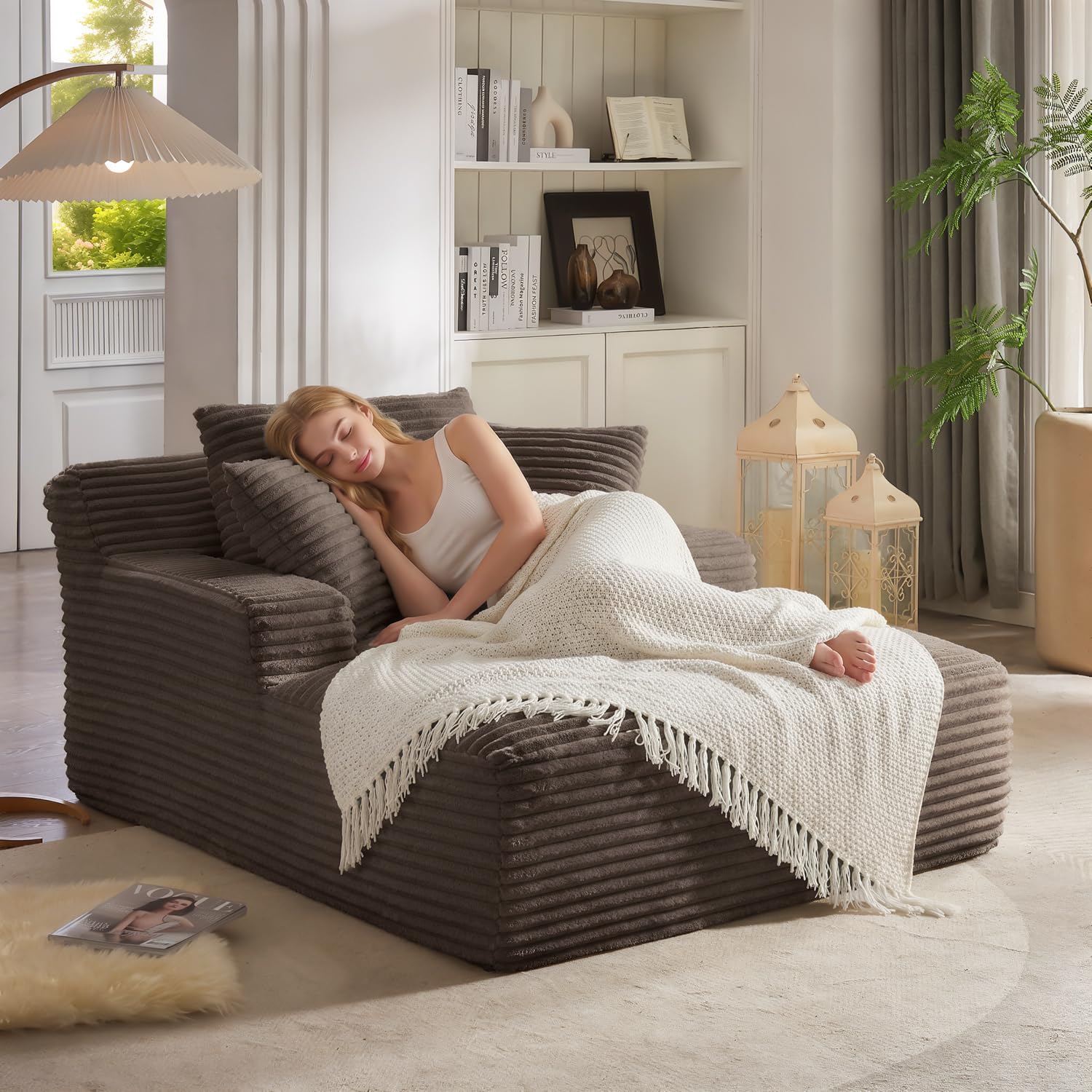 Ivoros Chaise Lounge Chair