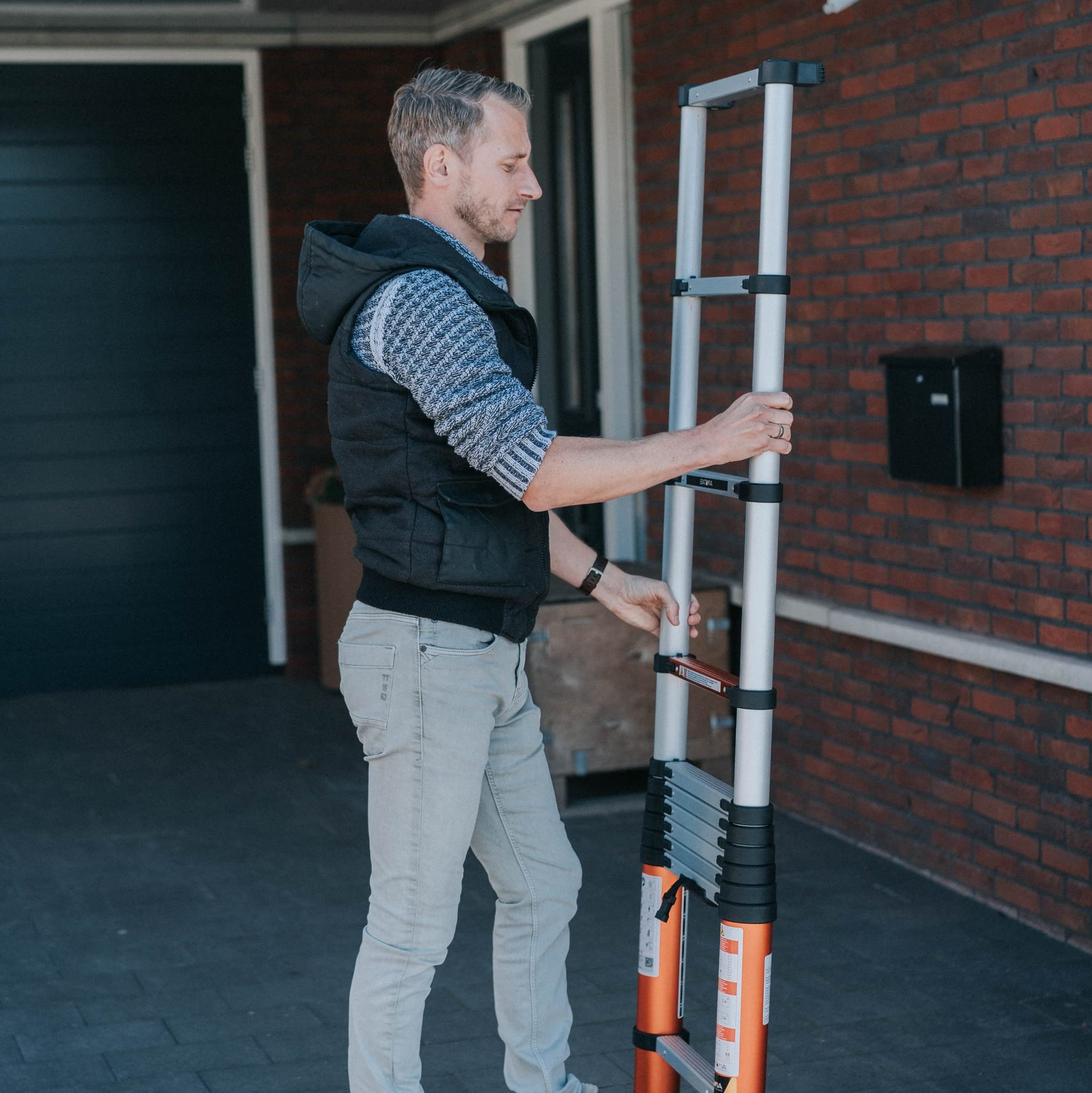 Batavia Giraffe Air Teleskopleiter Aluminium - 2,62m Ausziehleiter mit innovativer Soft-Close-Technologie für maximale Sicherheit - Kompaktes Design & 150kg Tragkraft für Profis & Heimwerker