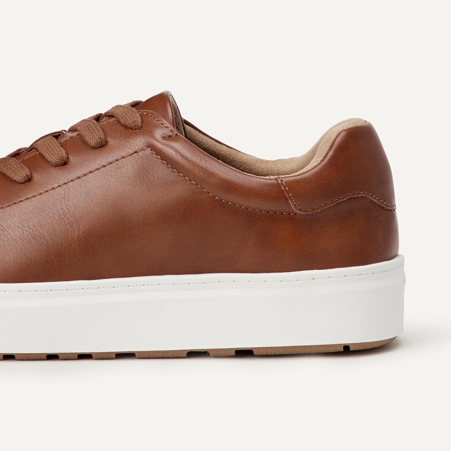 Amazon Essentials Women's Low Top Classic Sneakers - Image 6