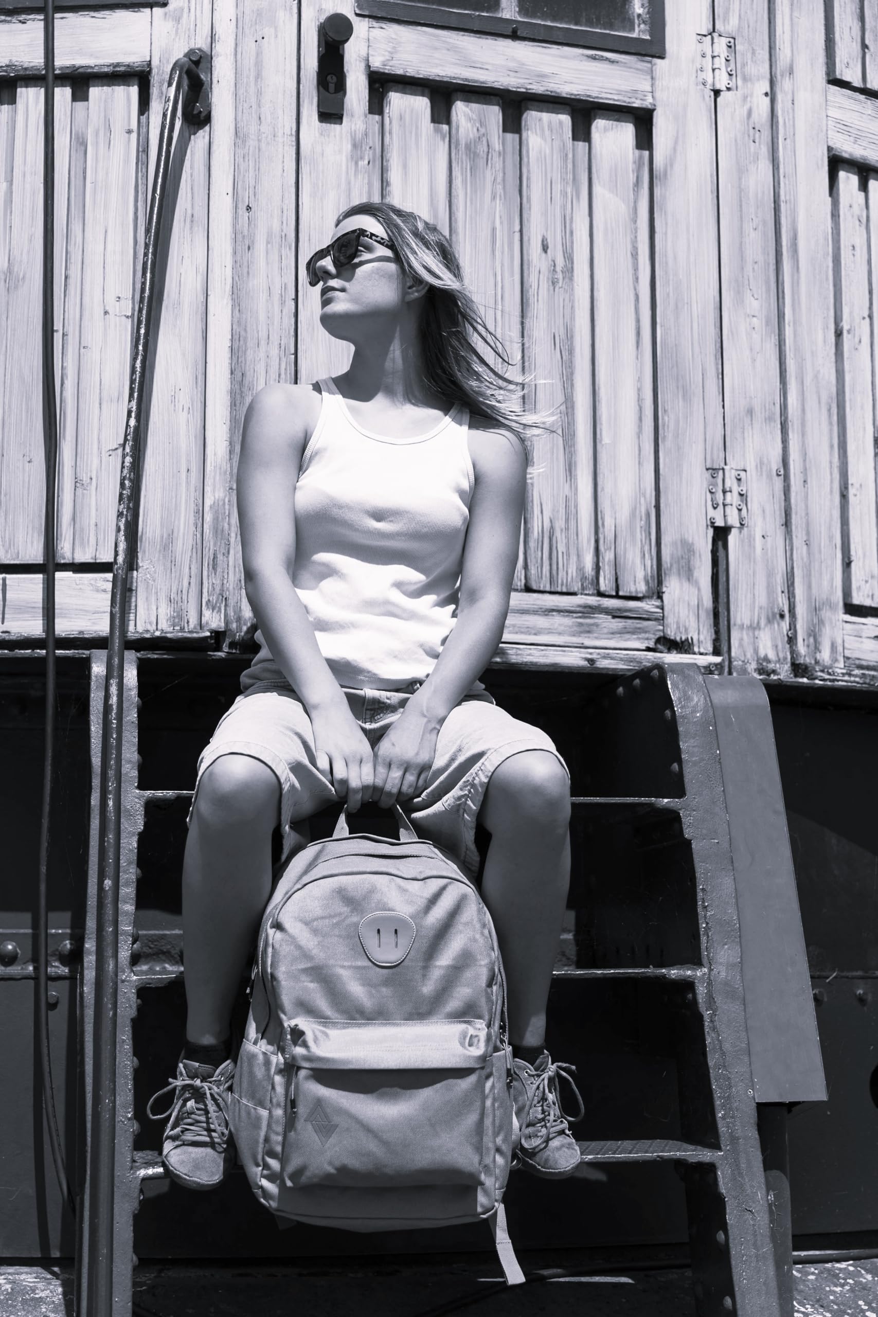 NITRO Urban Plus, Old School Daypack mit zusätzlichem gepolstertem Laptopfach, urbaner Streetpack, Alltagsrucksack, Schulrucksack, Schoolbag mit seitlichem Flaschenfach