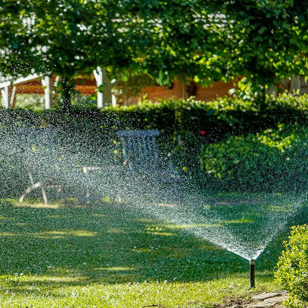 BluNature Pop-Up Bewässerungssprinkler für den Garten - Rasenbewässerung Sprinklersystem Kit - Pop-up Sprinkler mit Sprühköpfen Set für Rasenflächen bis zu 70m2
