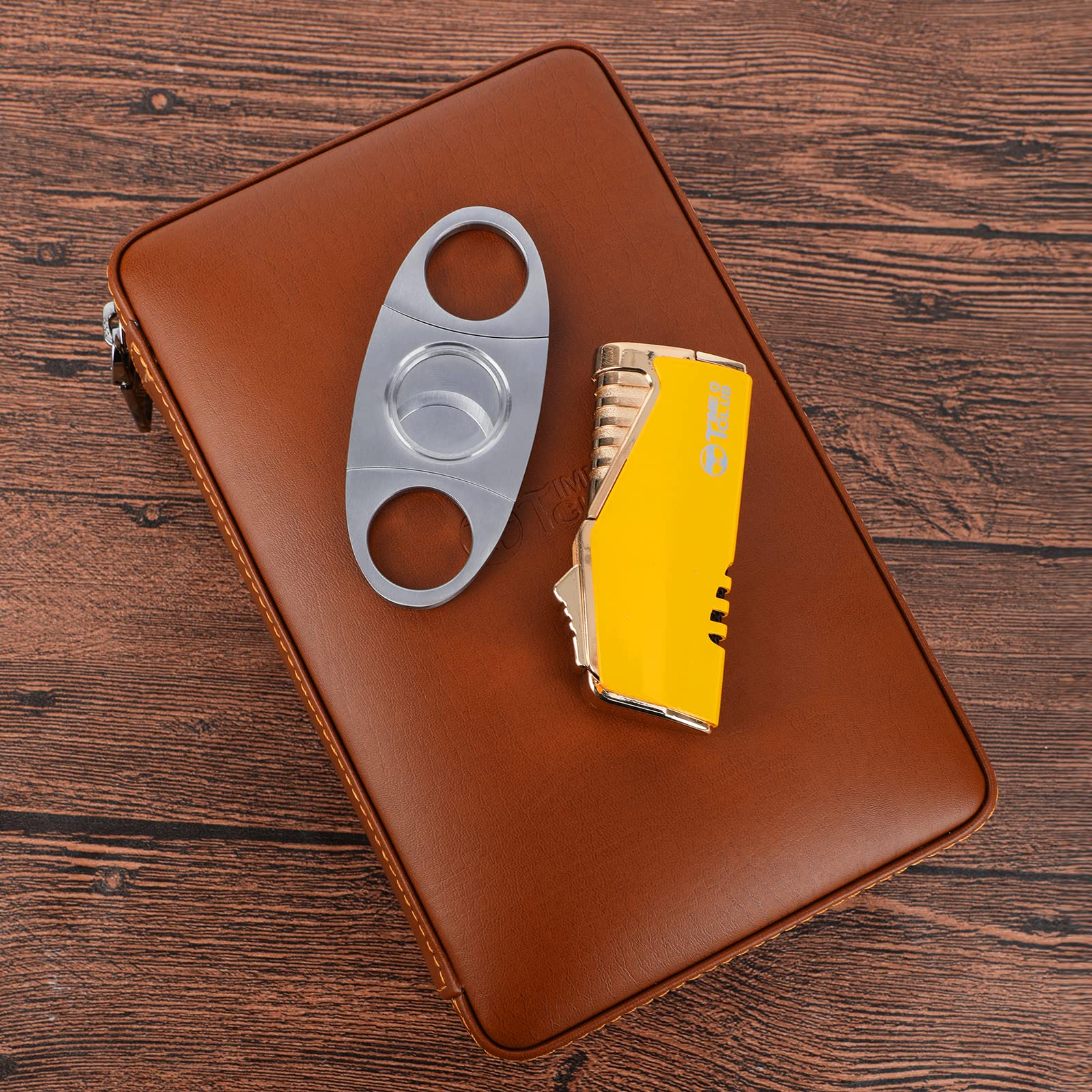 Etui de voyage portable pour 4 cigares, Coupe-cigare, Briquet ，Humidificateurpour cigares avec Coupe-cigare et Humidificateur, Cadeau pour lesPetits Amis, Cadeaud'anniversaire