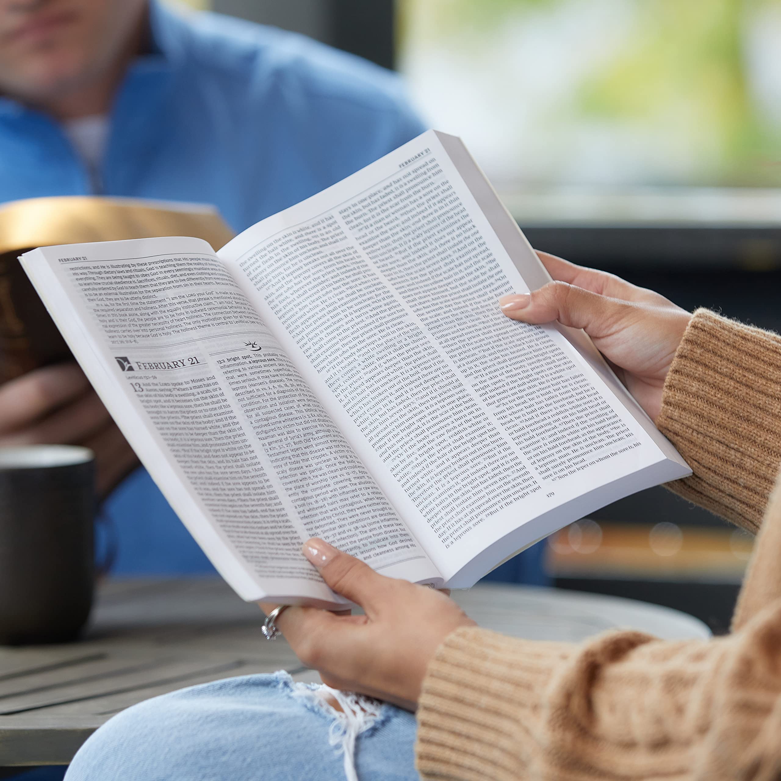 The NKJV, MacArthur Daily Bible, 2nd Edition, Hardcover, Comfort Print: A Journey Through God's Word in One Year - Image 6