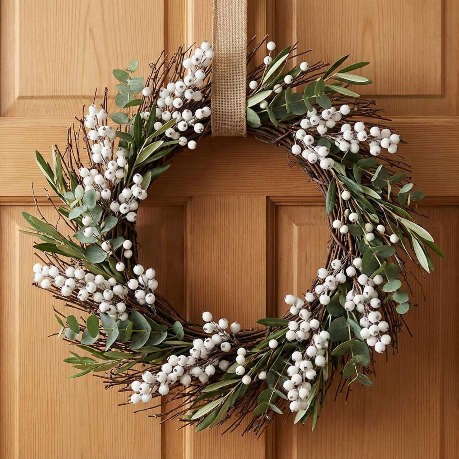 Tatuo 400 Pcs White Berries Stems 12 mm Artificial Frosted Holly Berries for Christmas Tree Decor Rustic Fake Simulation Mini Berry Fruit for Christmas Wreath DIY Craft Xmas Party Supply