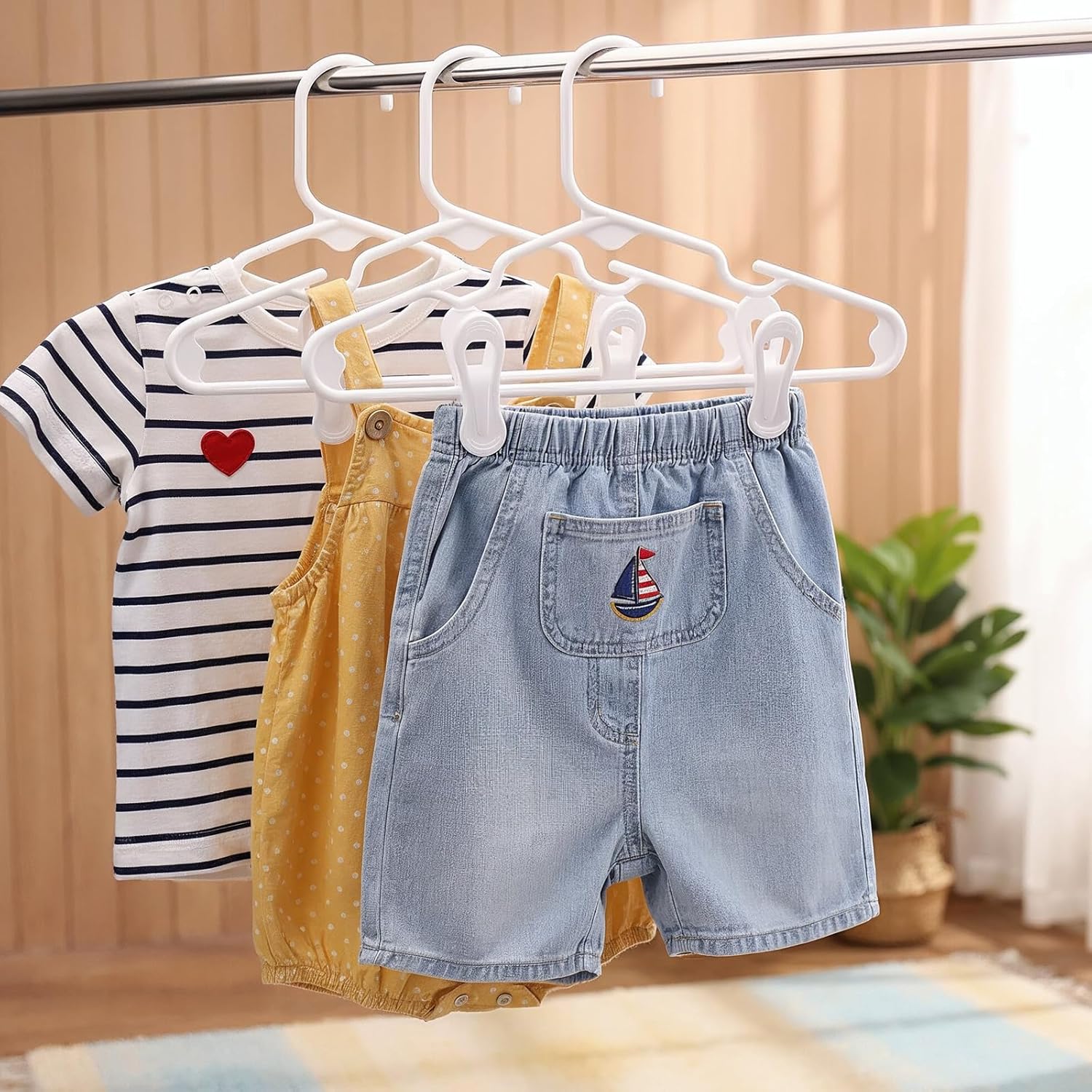 100 Pack White Hanger Clips Multi-Purpose Baby Hanger Clip, Plastic Clothing Clips for Socks, Hats, Food Chip Bags and Notes