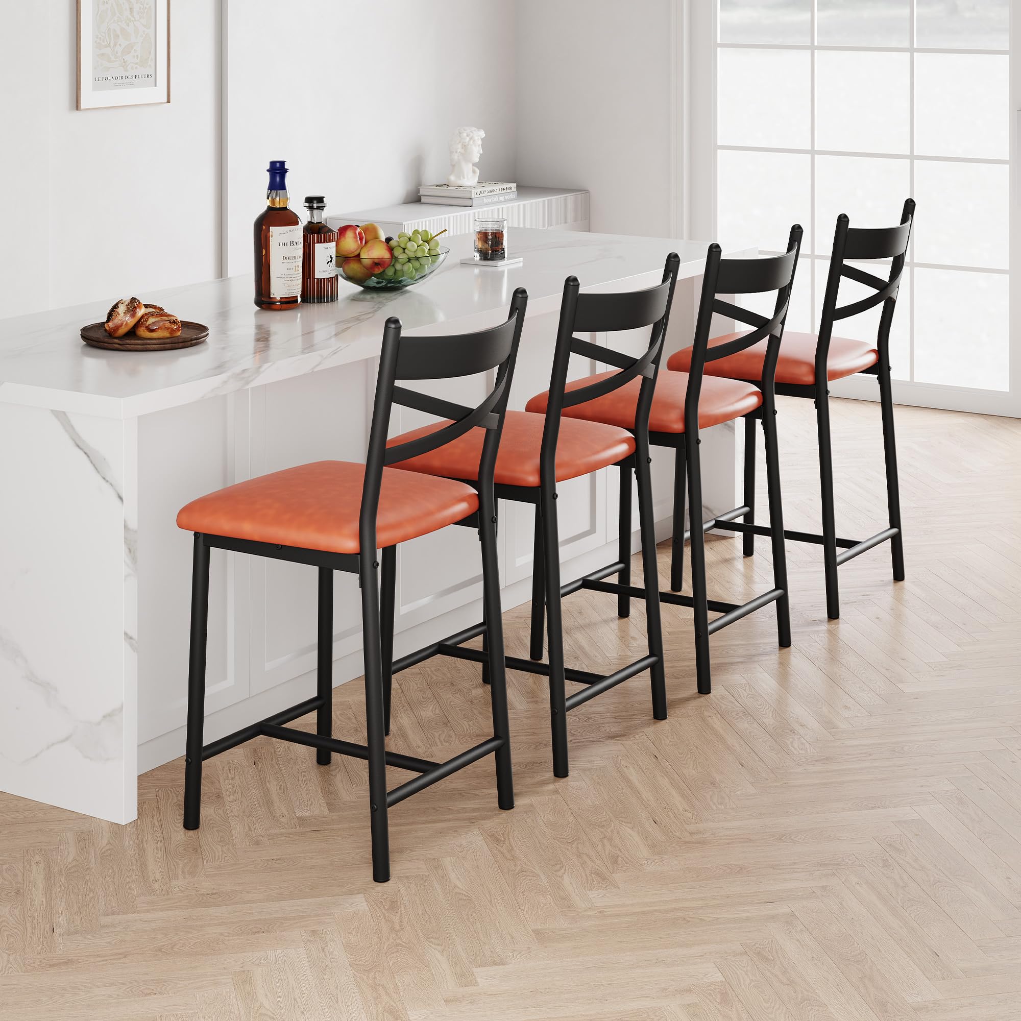 IdealHouse Dossier croisé stylé – Tabourets de Bar rembourrés – Assise en PU, Structure métal avec Repose-Pieds, Confort Moderne – pour îlot ou Salle à Manger – Marron, 22 Pouces, Lot de 4