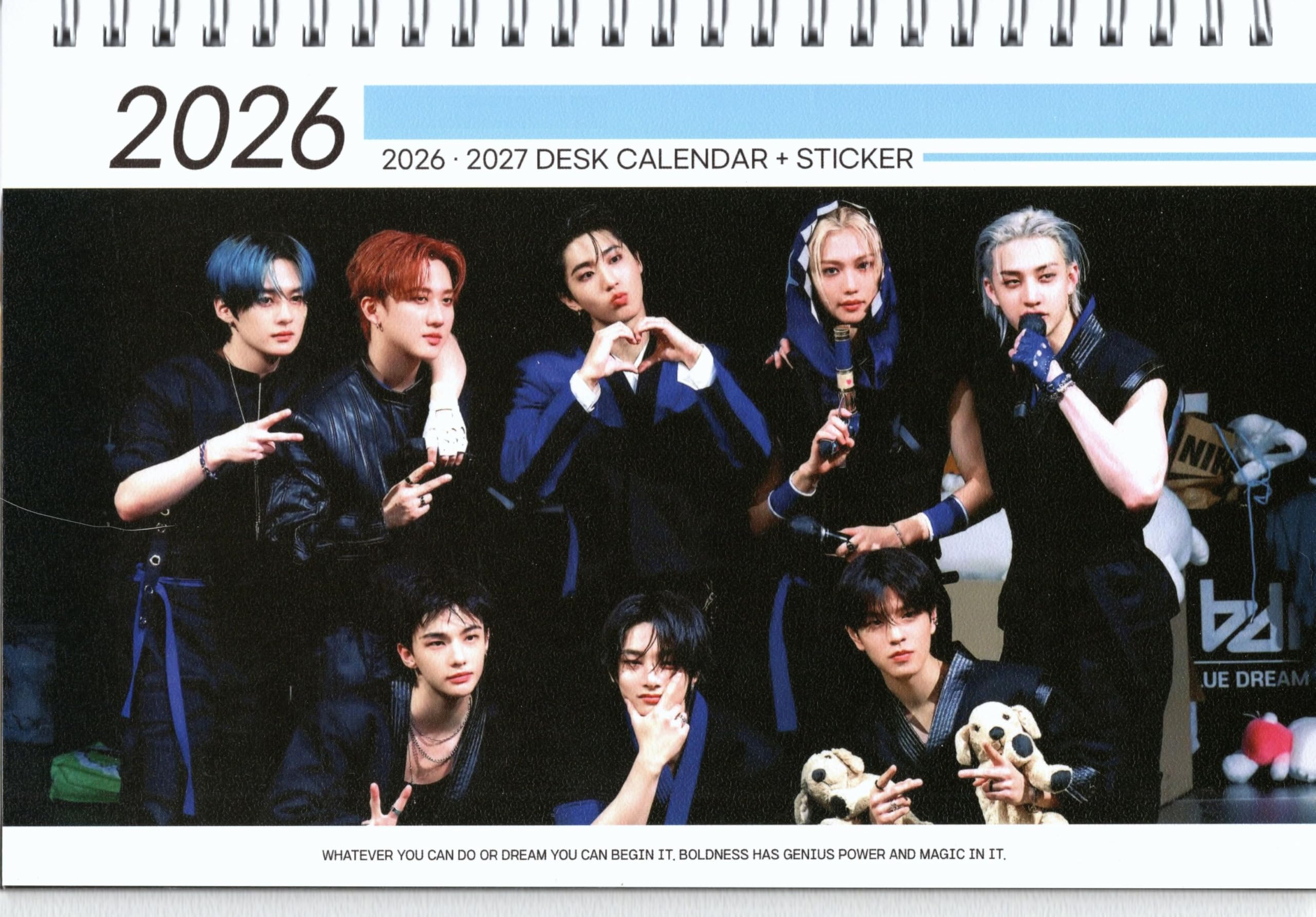 Amazon.co.jp: スキズ グッズ 卓上 カレンダー (写真集) 2026~2027年