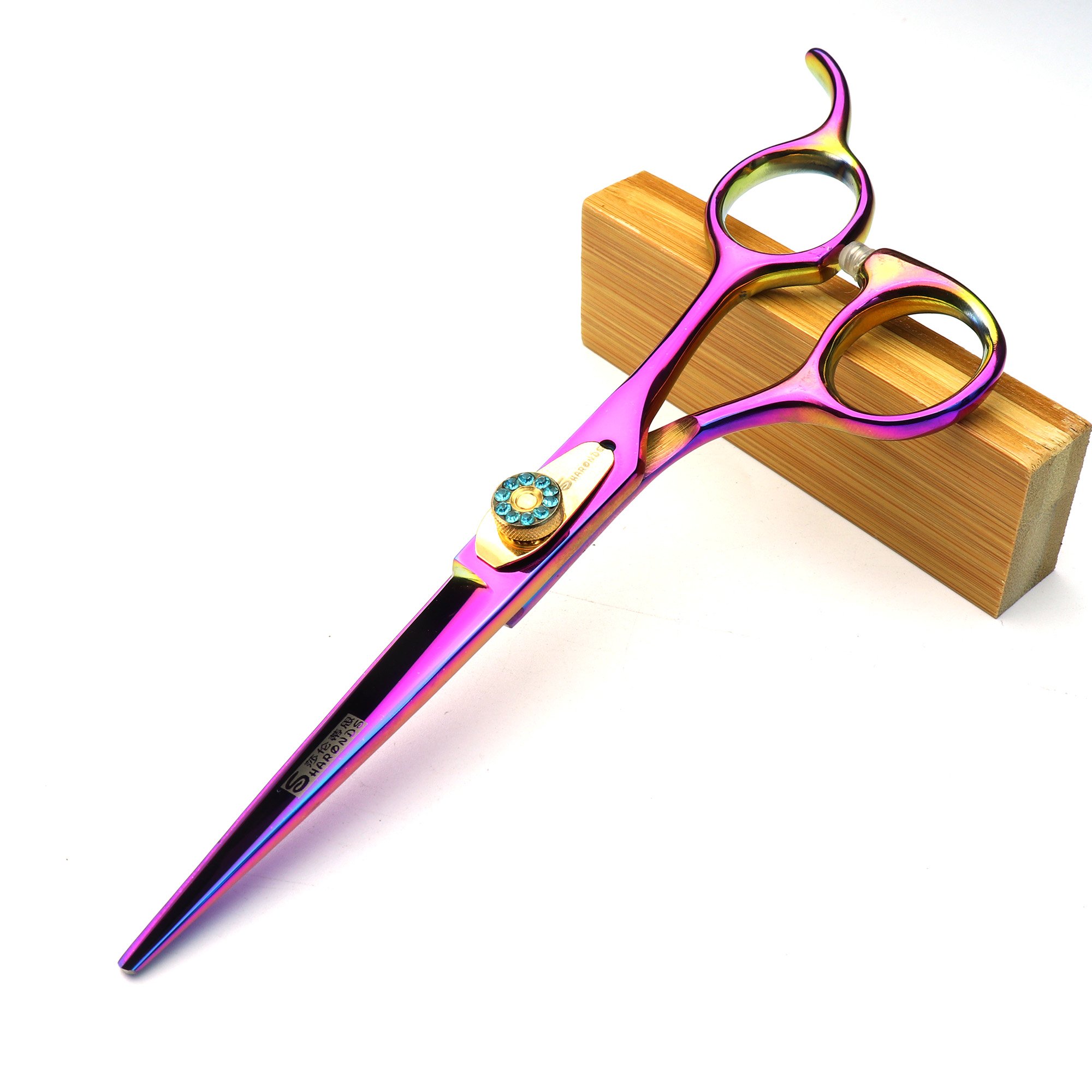 Ciseaux de coiffure acérés contre les pointes abîmées et cheveux fourchus