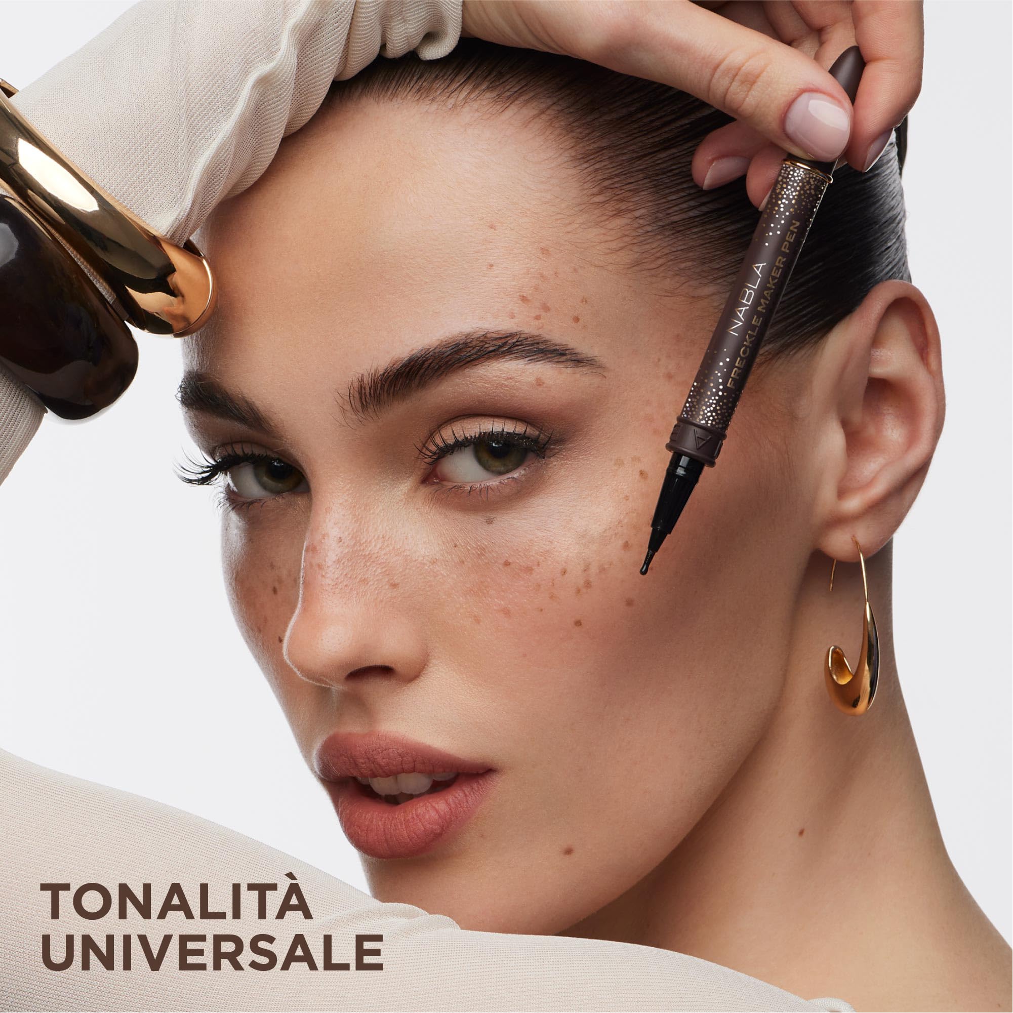 NABLA Freckle Maker Pen | Tinta Viso per Lentiggini Finte dal Risultato Naturale, Waterproof, Lunga Durata, Applicazione di Precisione, Vegano, Cruelty-Free, Make-up Professionale | Made in Italy